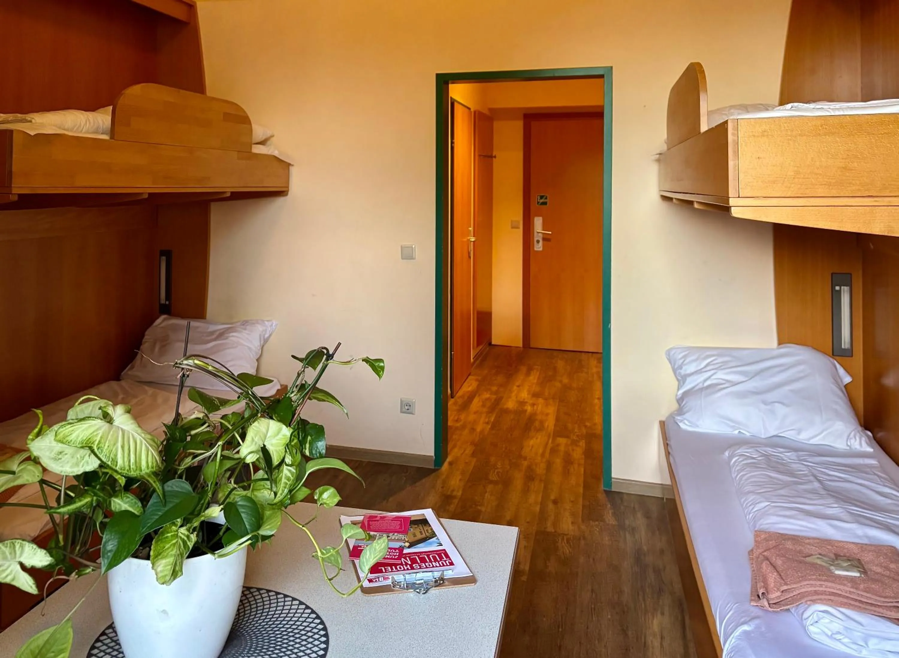 Bed in Junges Hotel Tulln - NÖ Jugendherbergswerk