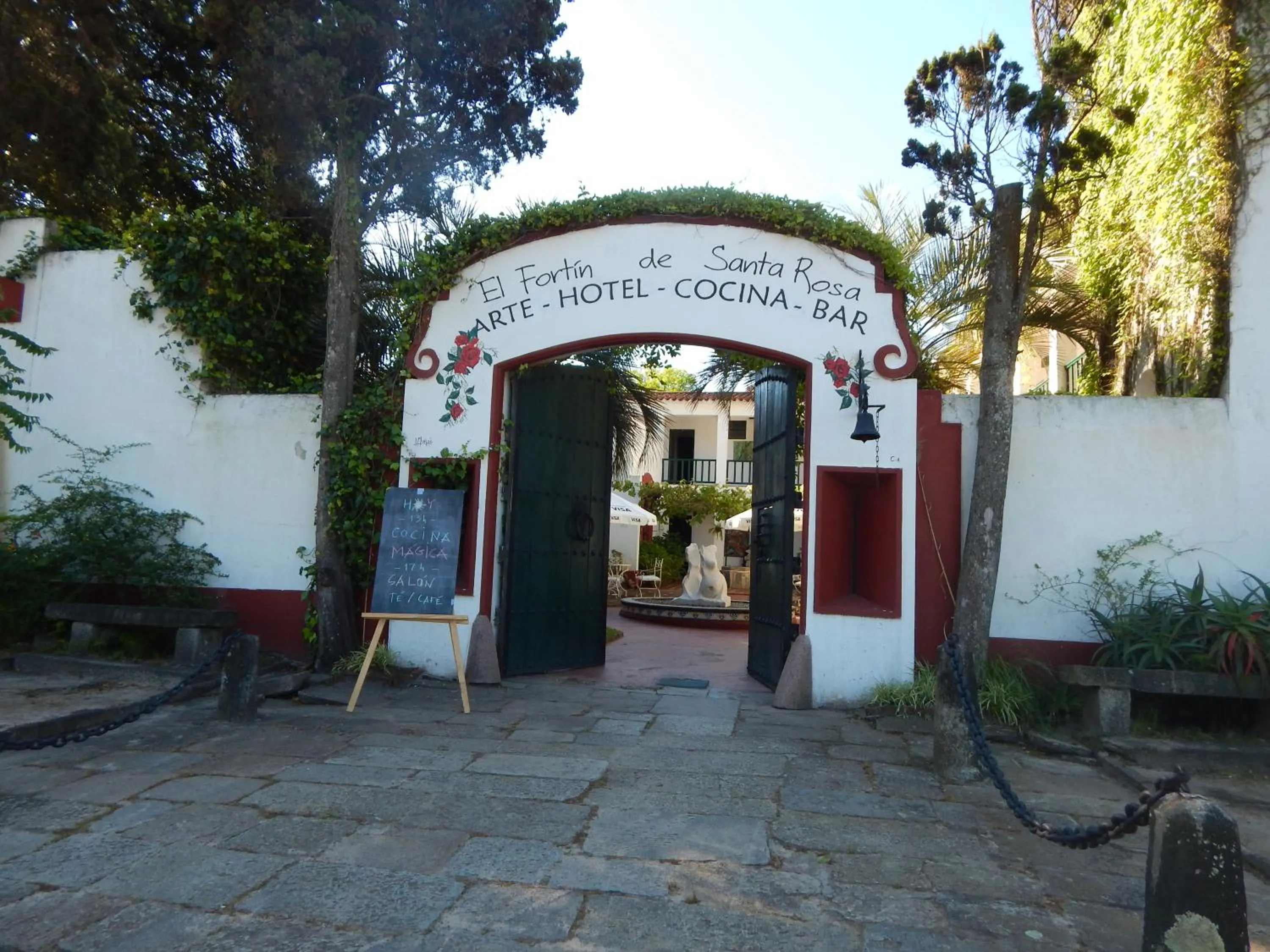 Facade/entrance in Fortin de Santa Rosa