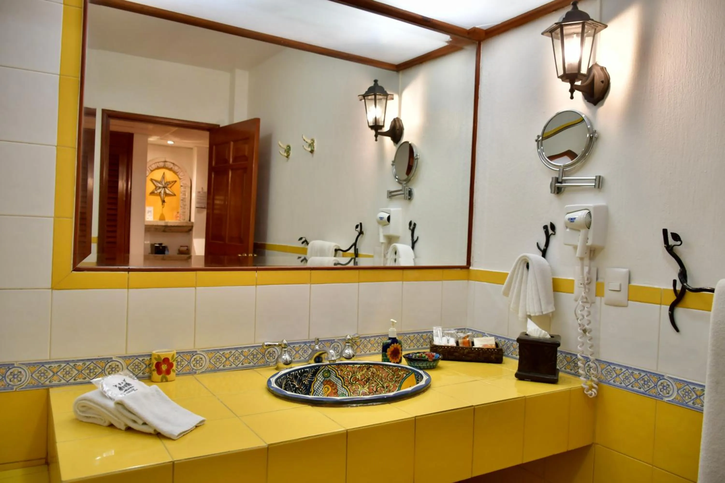 Bathroom in Hotel La Mansion del Sol