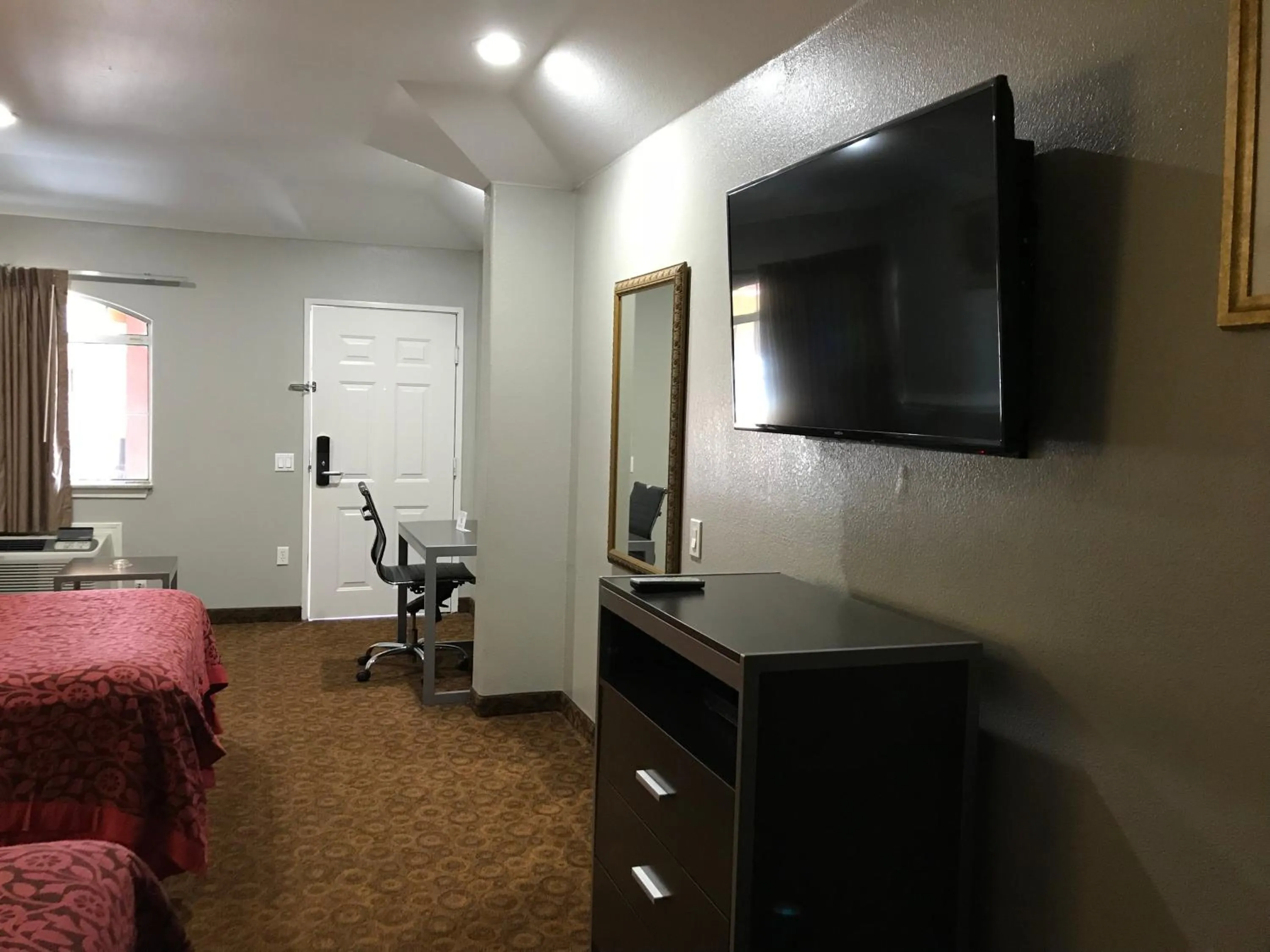 Camelot Inn and Suites