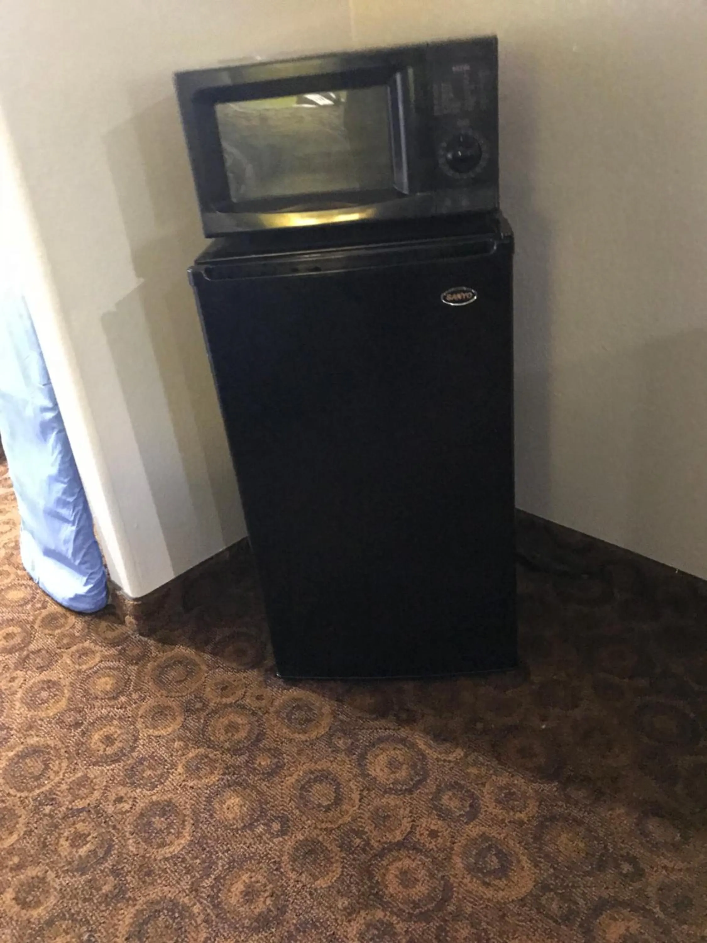 Camelot Inn and Suites