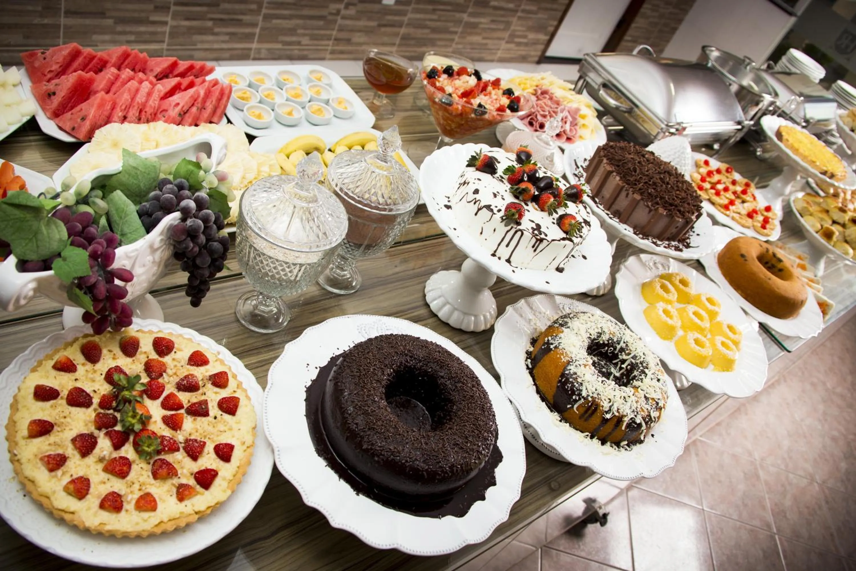 Buffet breakfast in Hotel Rekinte