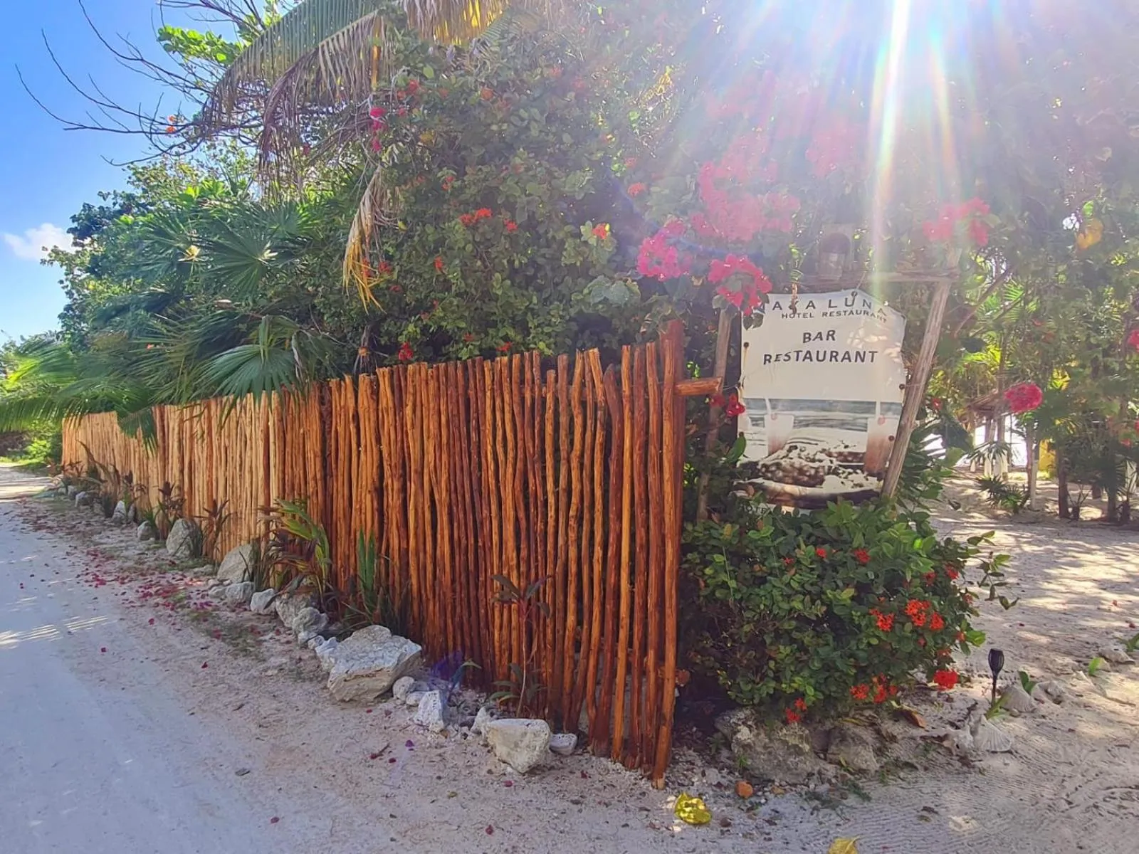 Facade/entrance in Hotel Maya Luna Adults Only