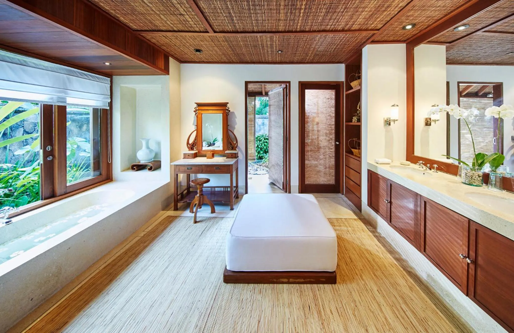 Bathroom, Bed in COMO Shambhala Estate