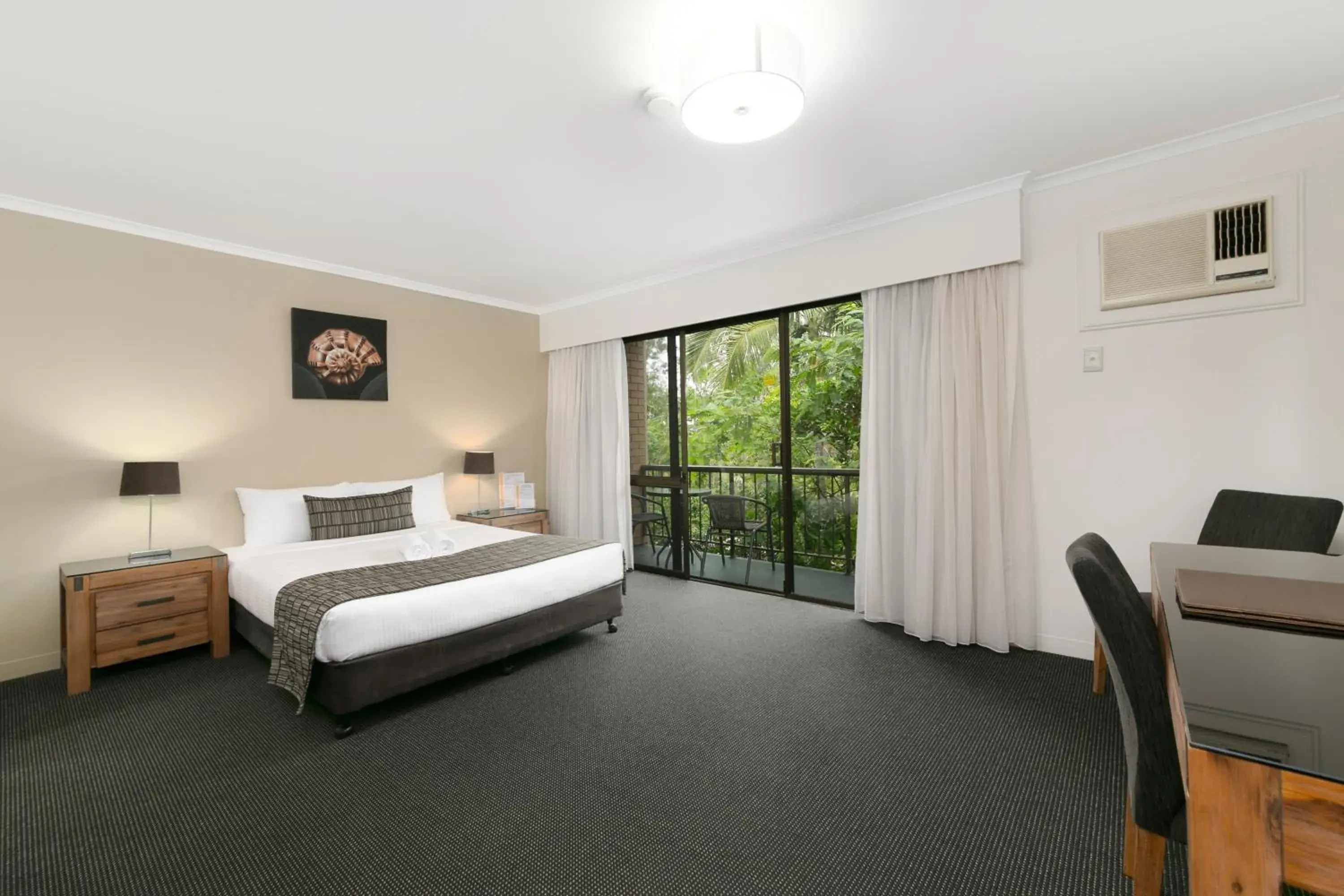 Executive Suite in Mt Ommaney Hotel Apartments Executive Suite in Mt Ommaney Hotel Apartments