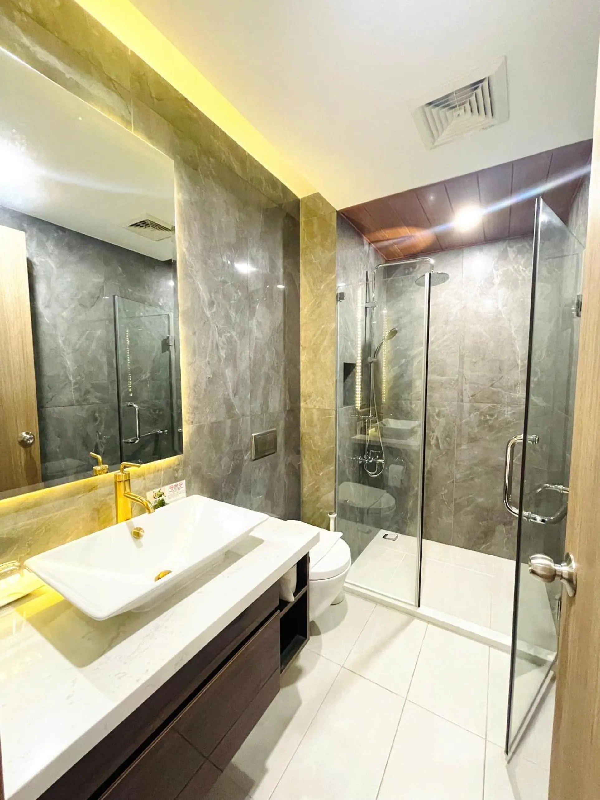 Bathroom in Royal Dragon Boutique Hotel