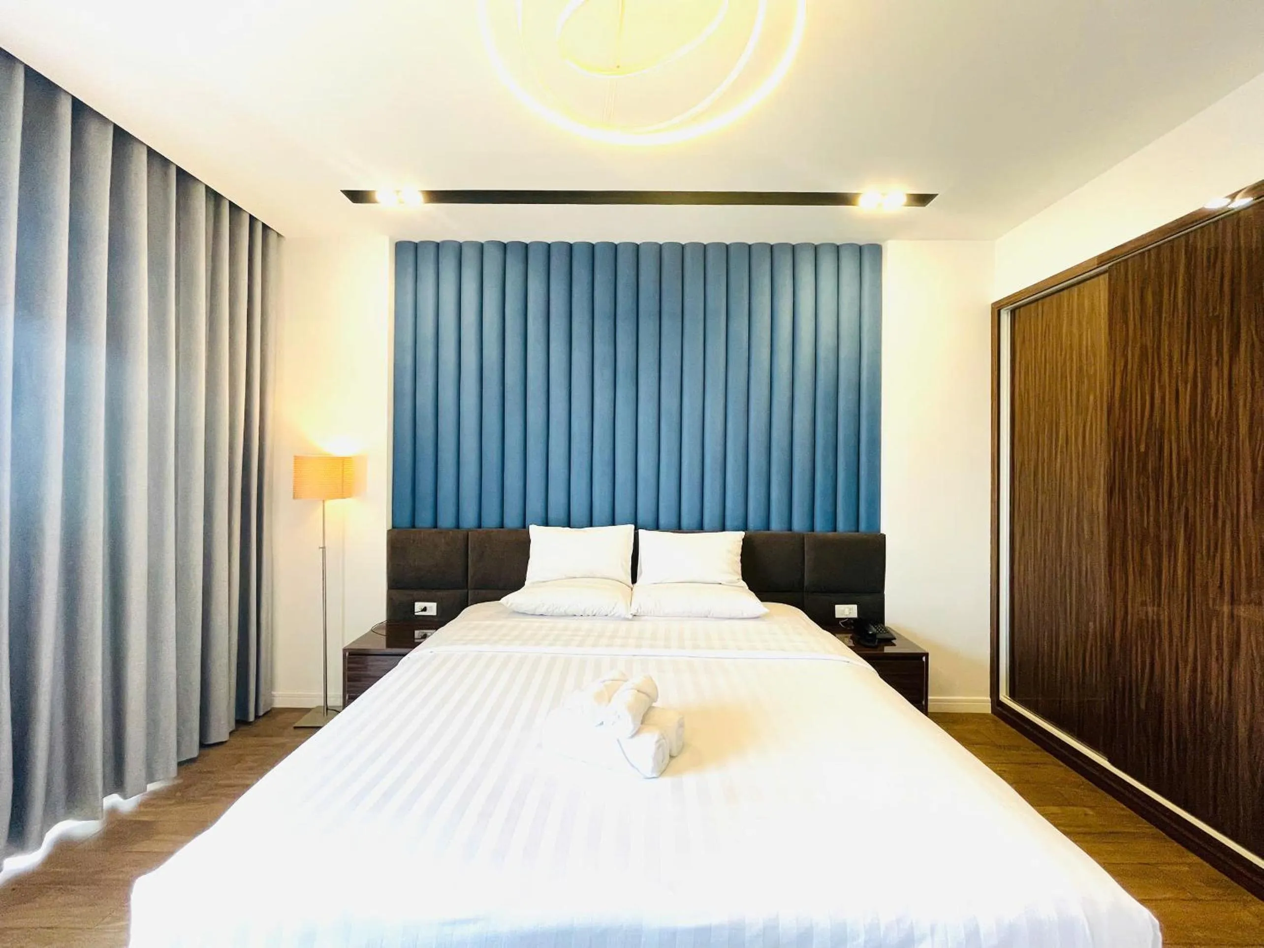 Bedroom, Bed in Royal Dragon Boutique Hotel