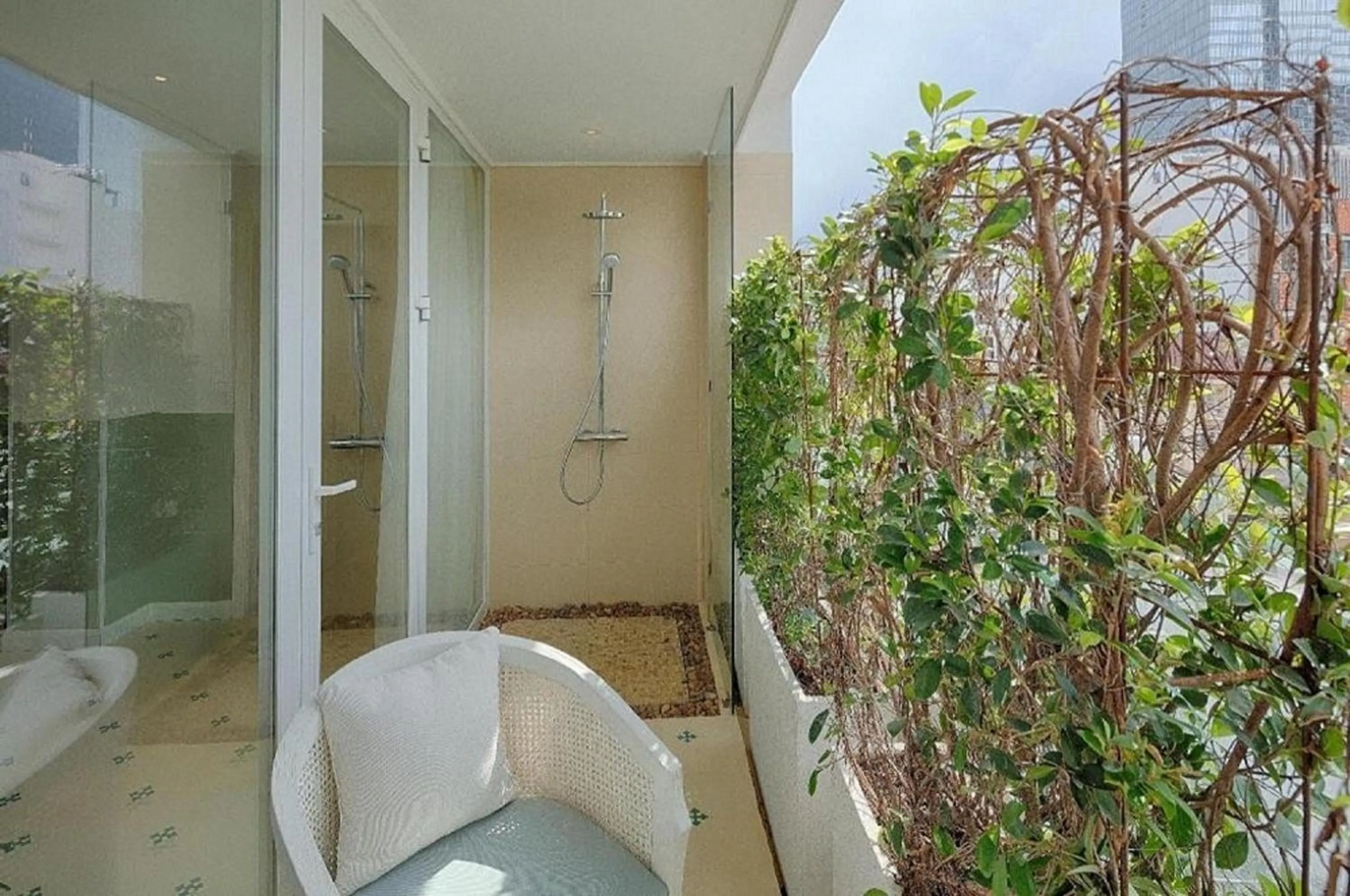 Balcony/Terrace in Au Lac Charner Hotel