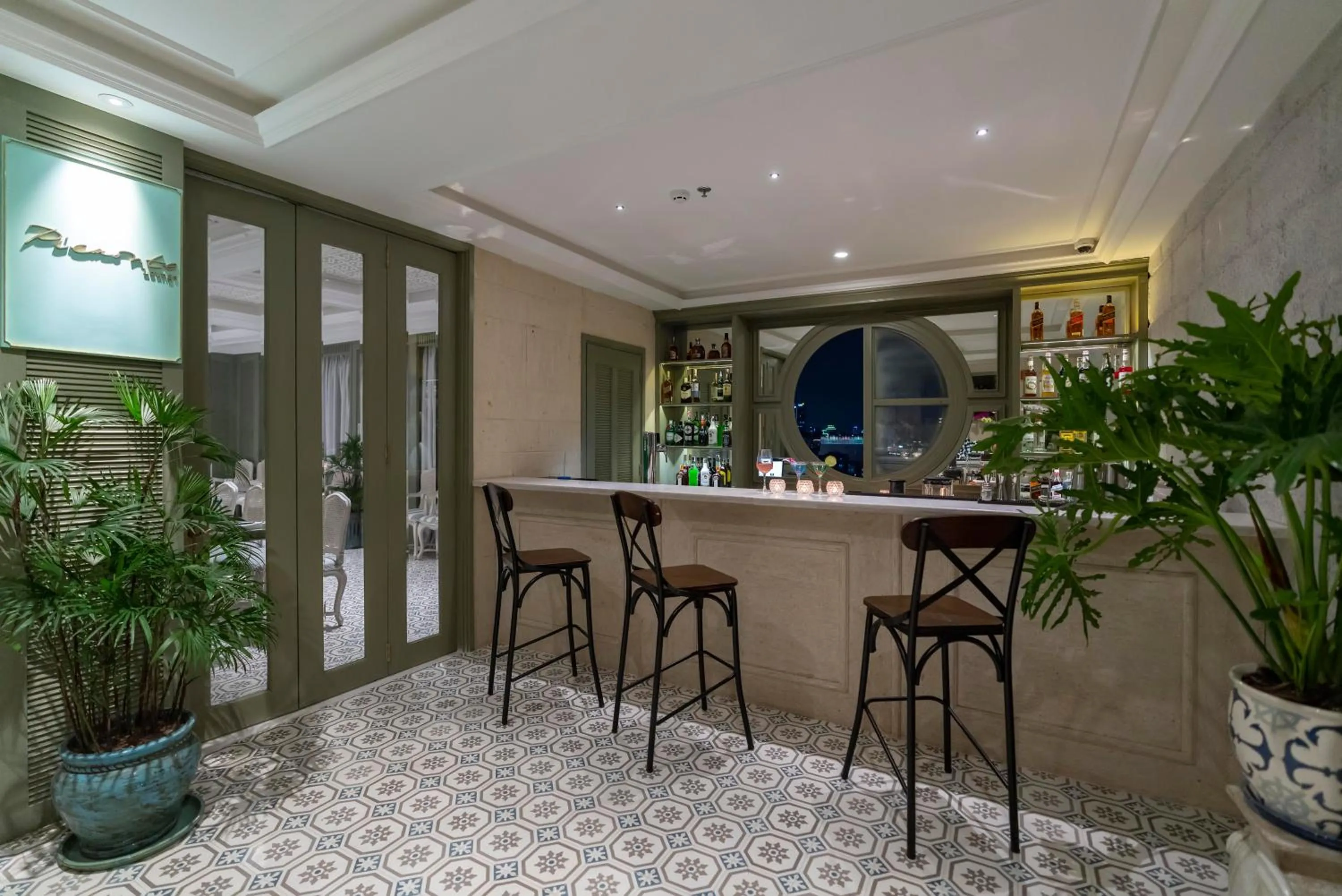 Lounge or bar in Au Lac Charner Hotel