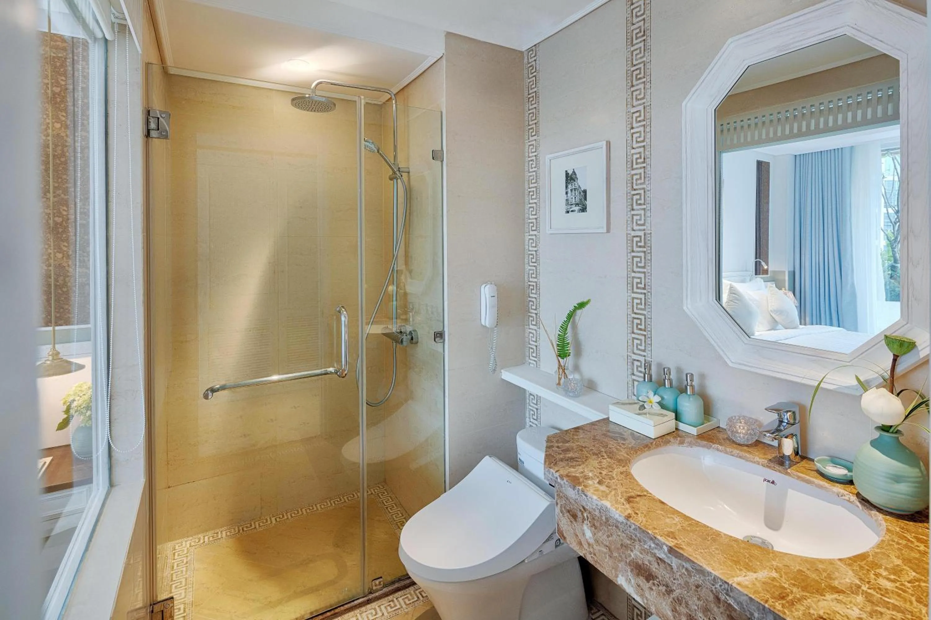 Bathroom in Au Lac Charner Hotel