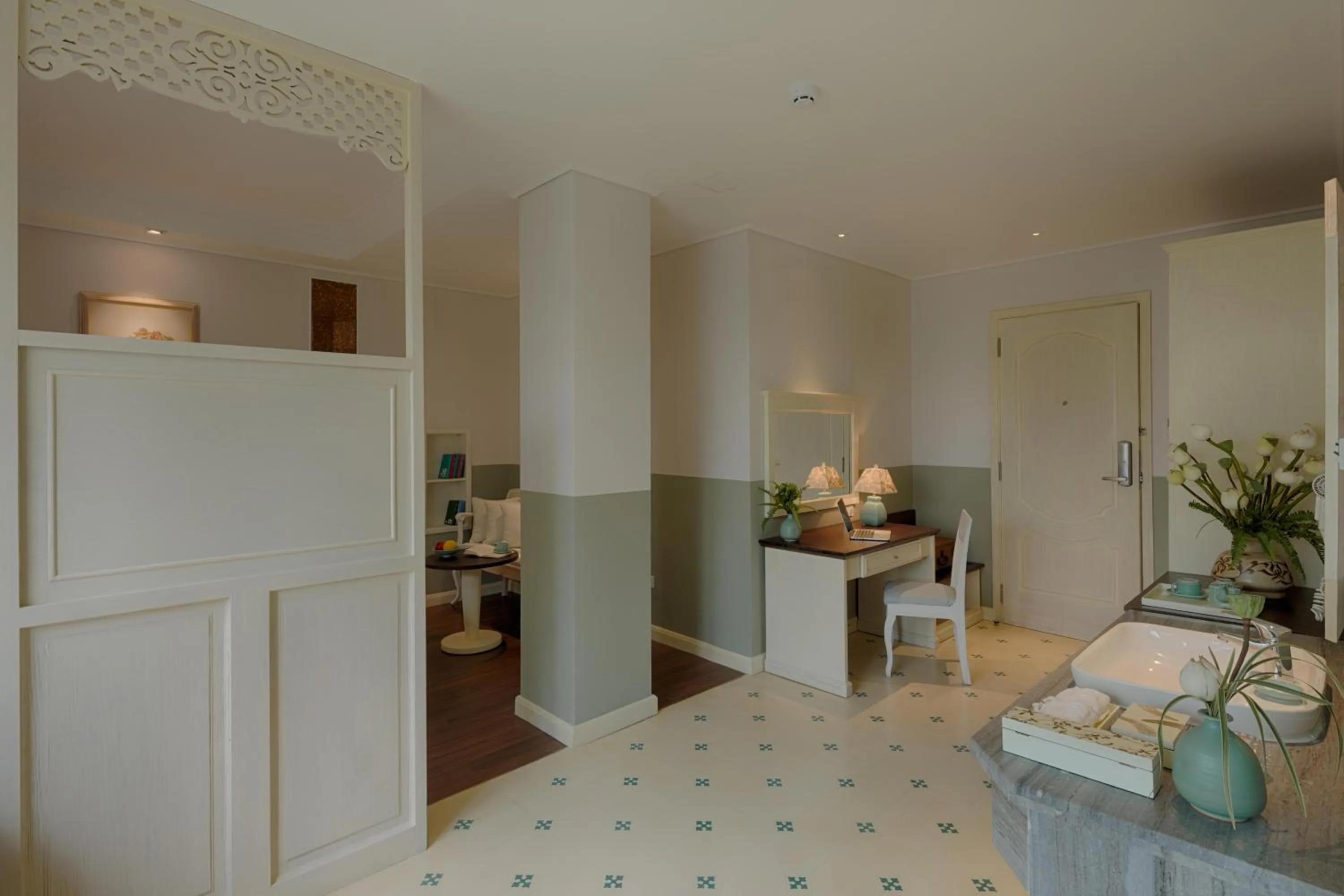 Bedroom, Bed in Au Lac Charner Hotel