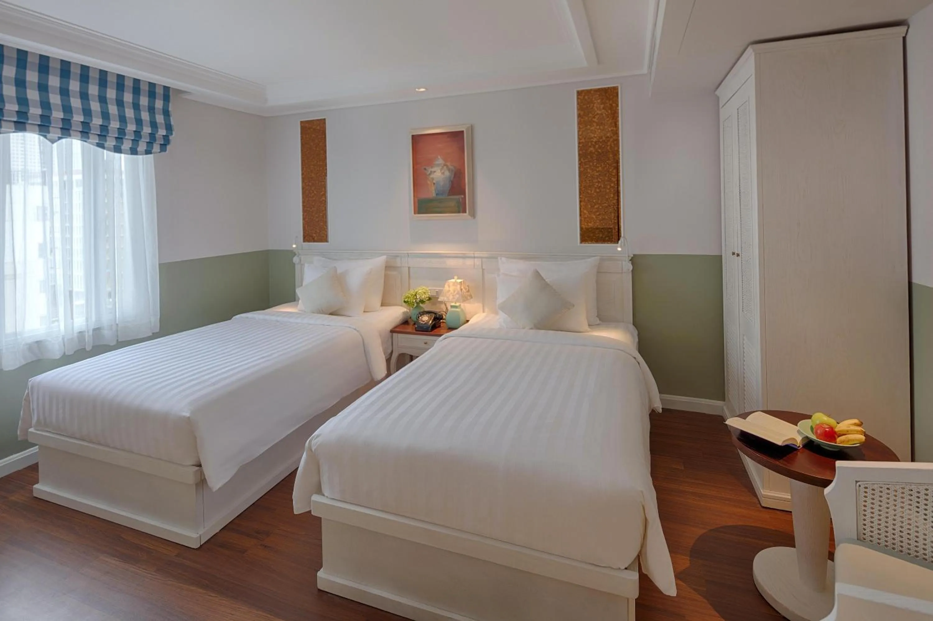 Bedroom, Bed in Au Lac Charner Hotel