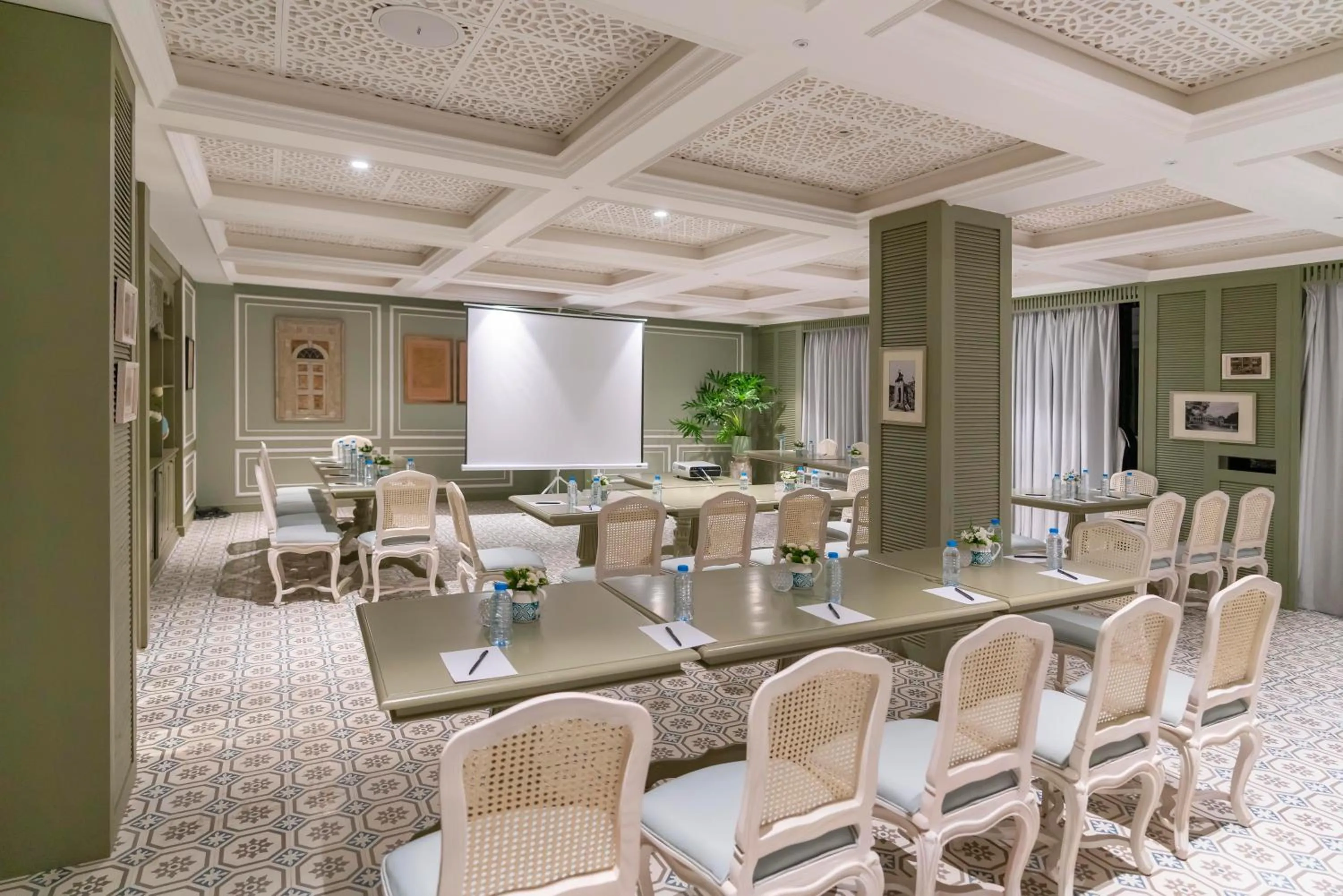 Living room in Au Lac Charner Hotel