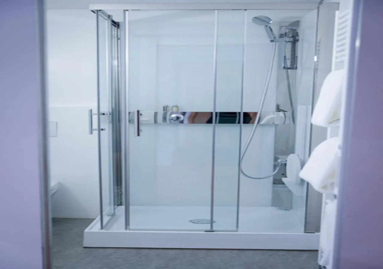 Shower in Bed&Bike Tremola San Gottardo