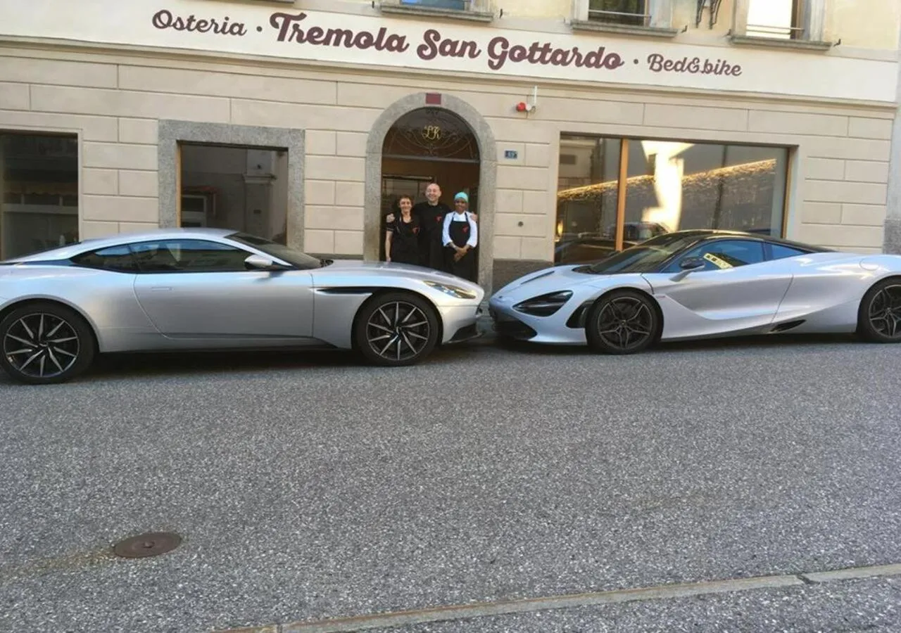 Facade/entrance in Bed&Bike Tremola San Gottardo