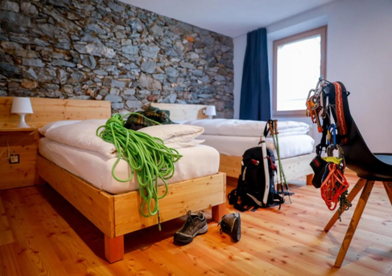 Photo of the whole room, Bed in Bed&Bike Tremola San Gottardo
