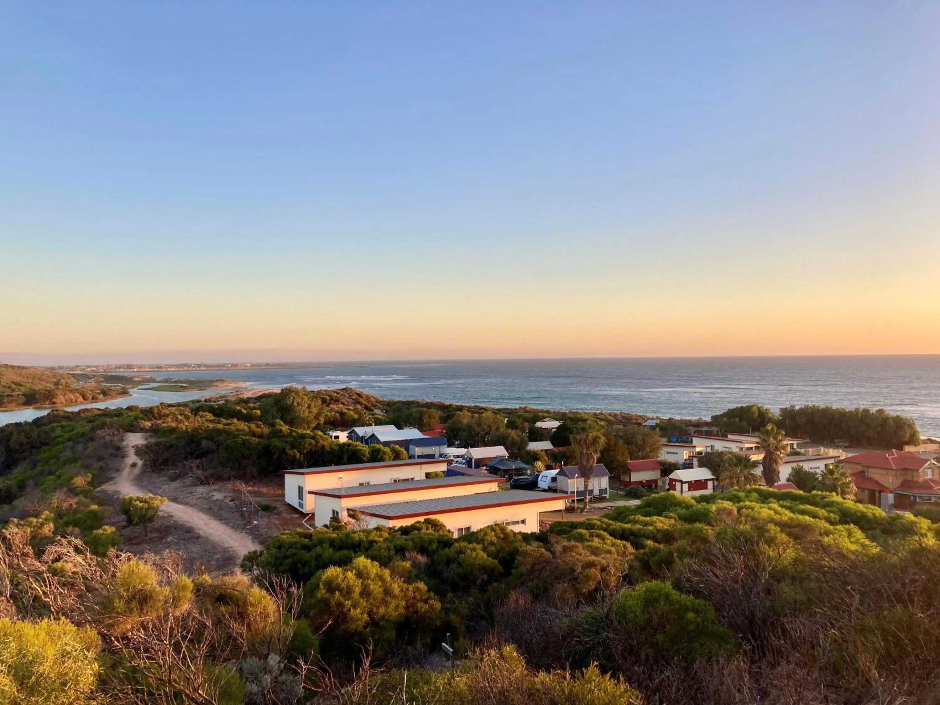 Property building in Seaspray Beach Holiday Park