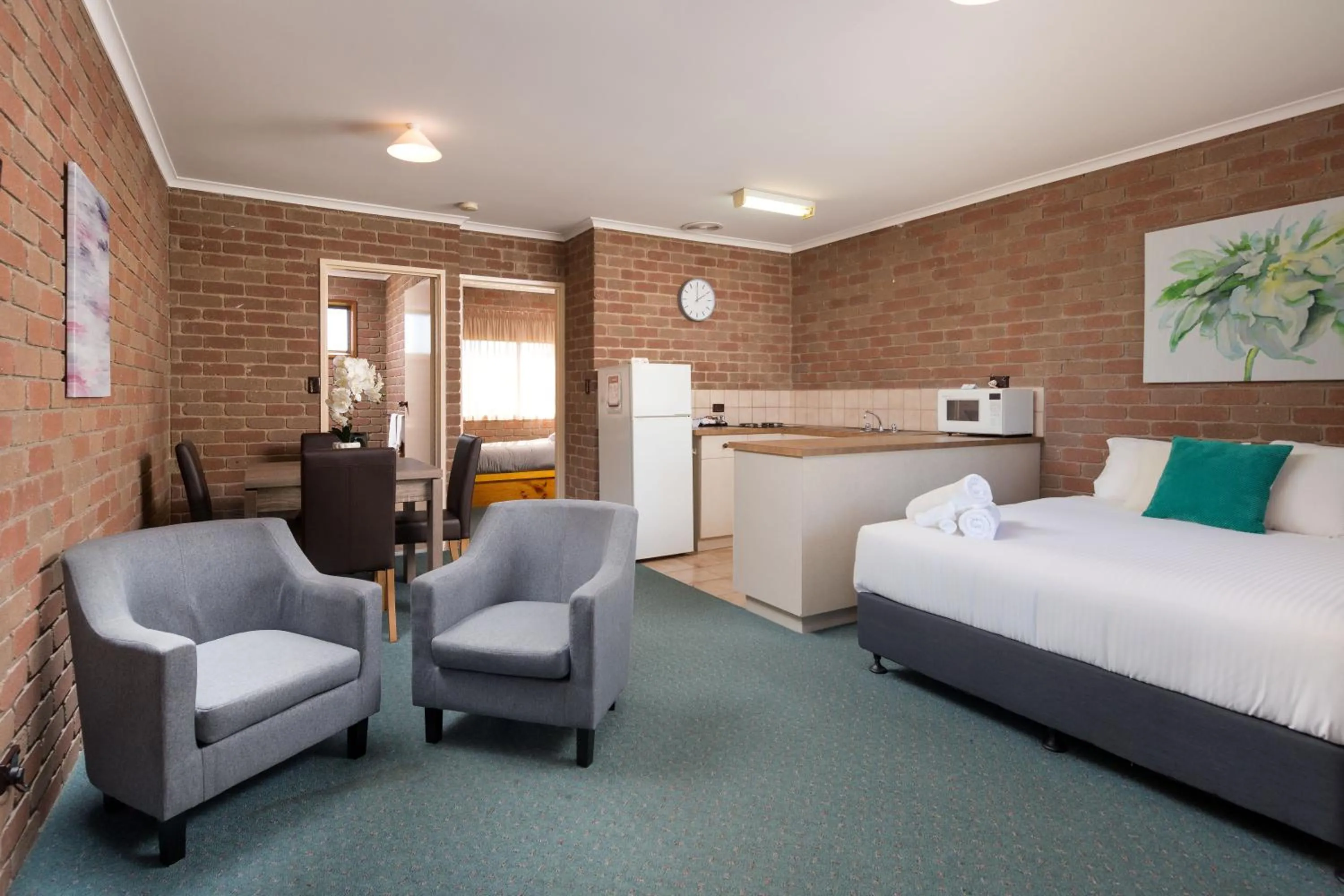 Photo of the whole room, Bed in Corowa Bindaree Holiday Park