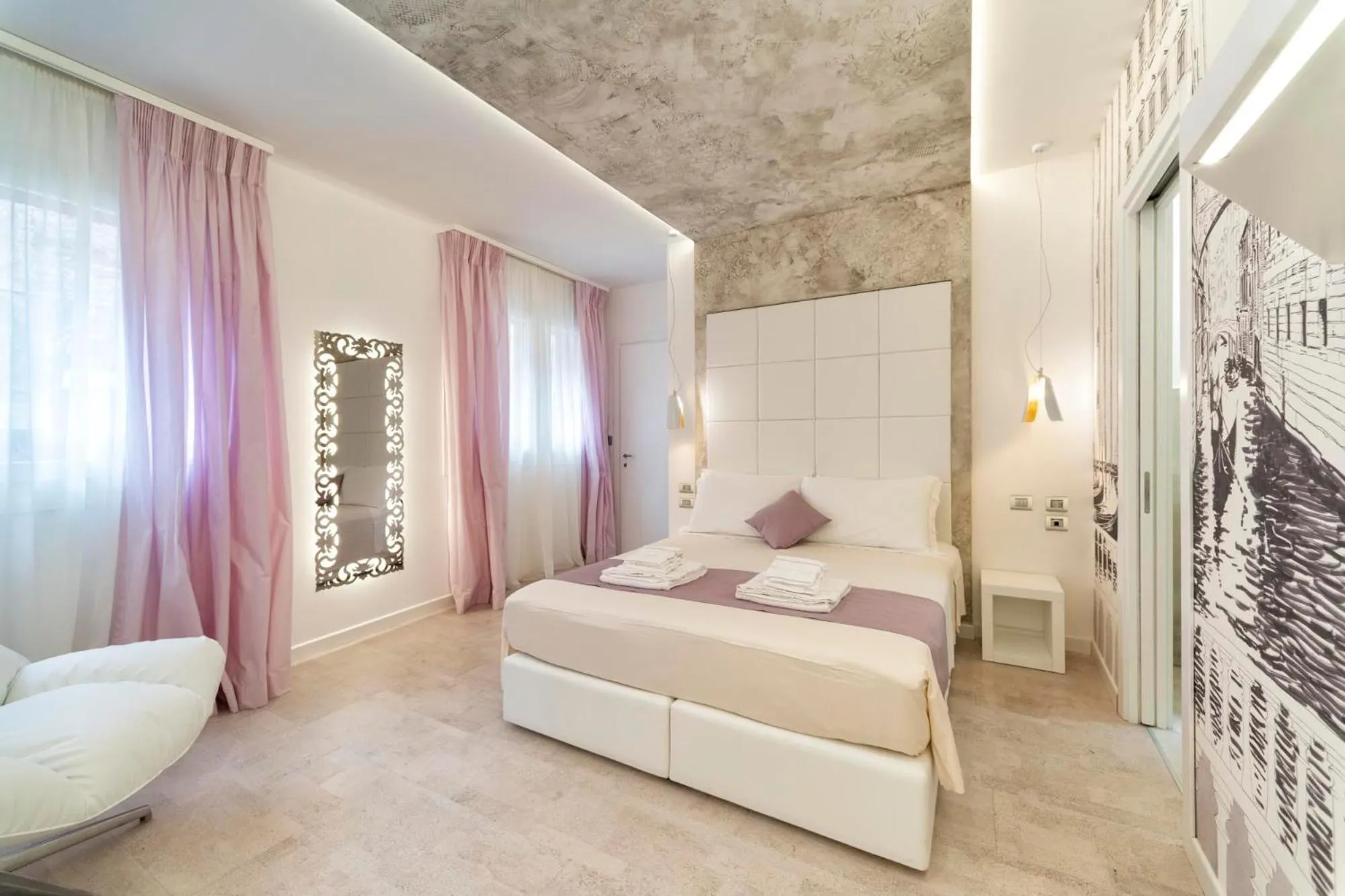 Photo of the whole room, Bed in Ca' de la Fonte - WENICE Deep Culture