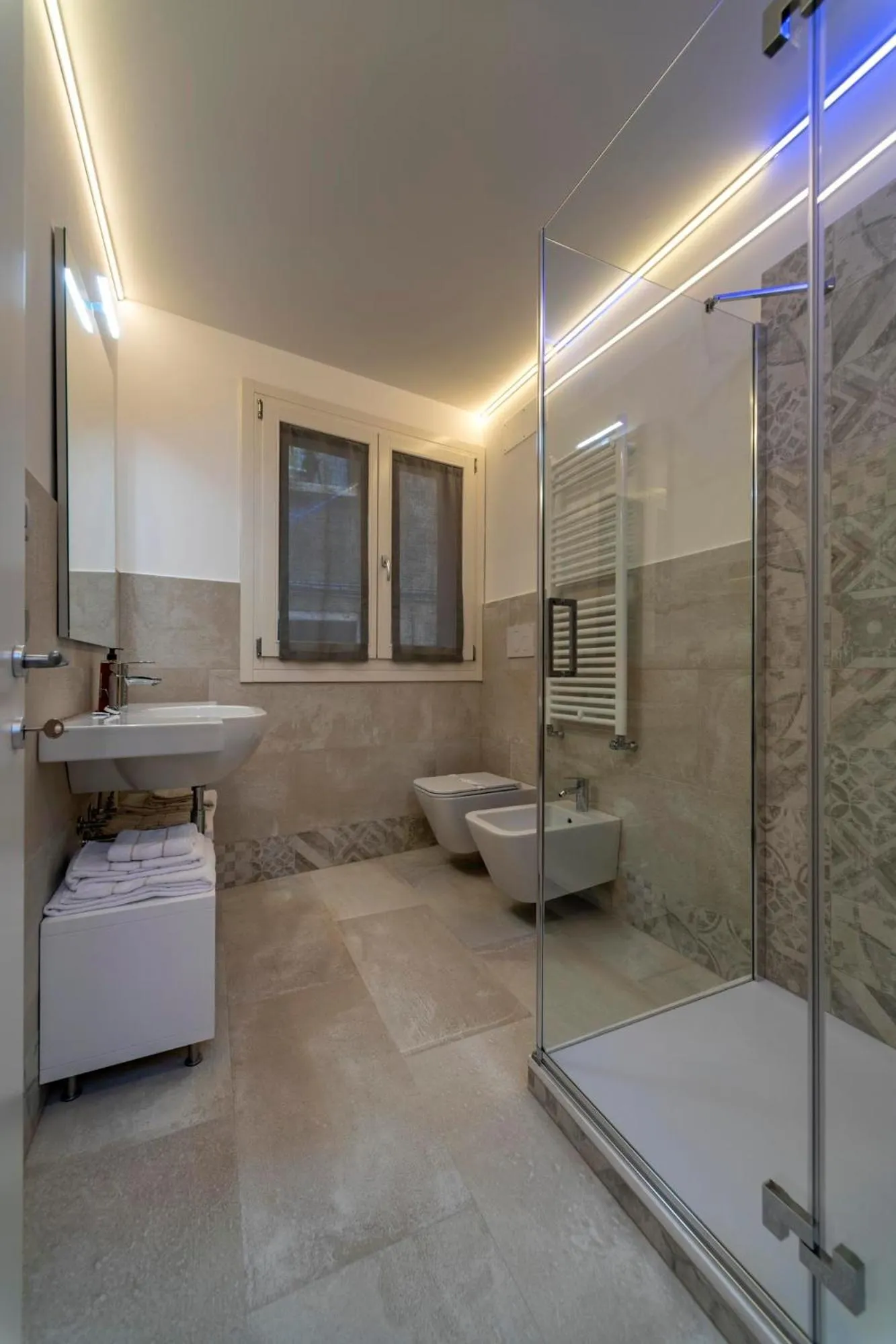 Shower in Ca' de la Fonte - WENICE Deep Culture