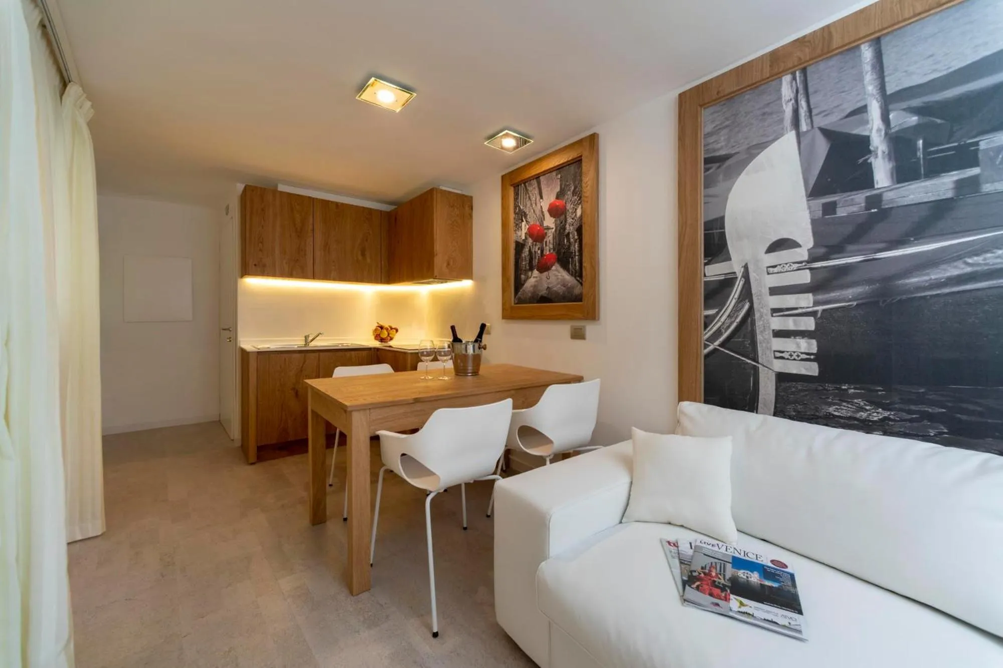 Living room in Ca' de la Fonte - WENICE Deep Culture