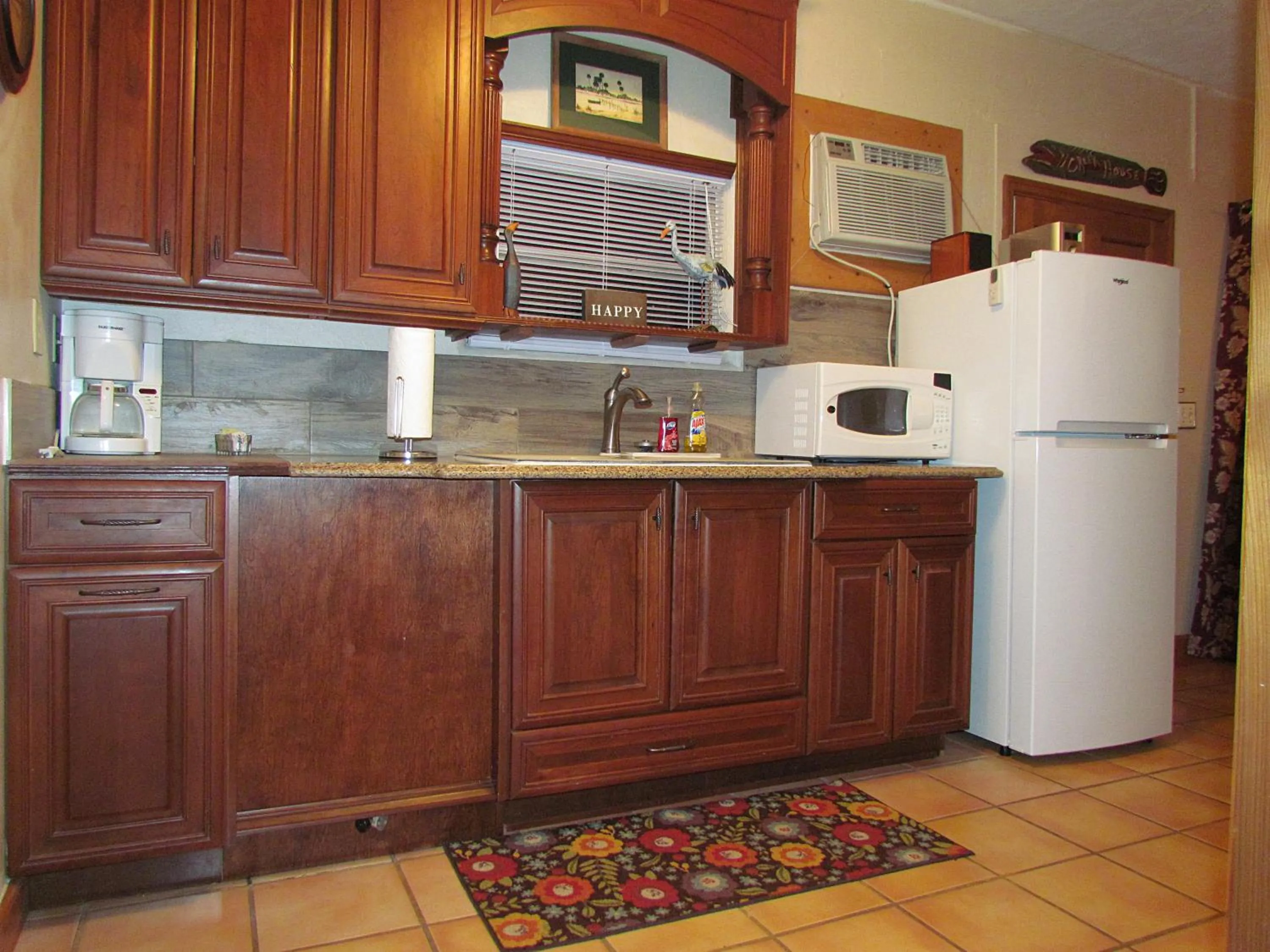 Kitchen or kitchenette in The Yearling Cabins