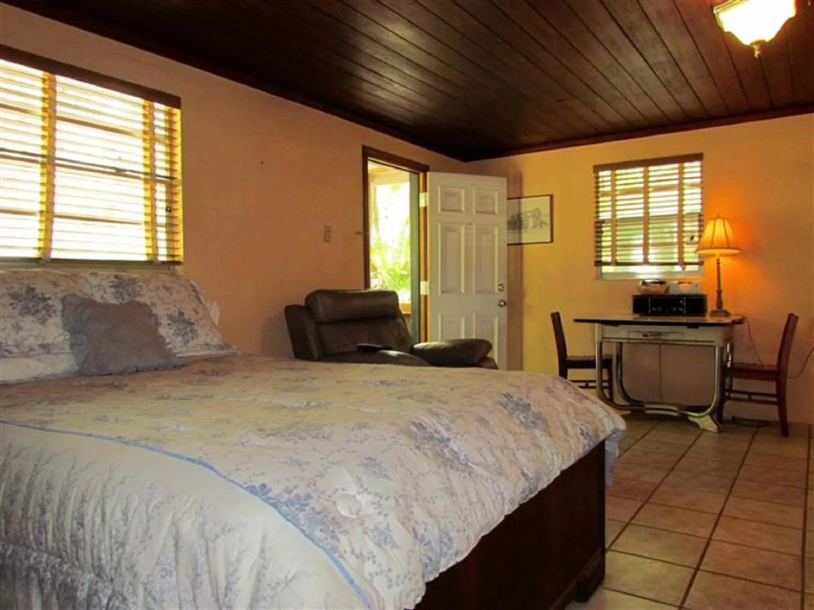 Bed in The Yearling Cabins