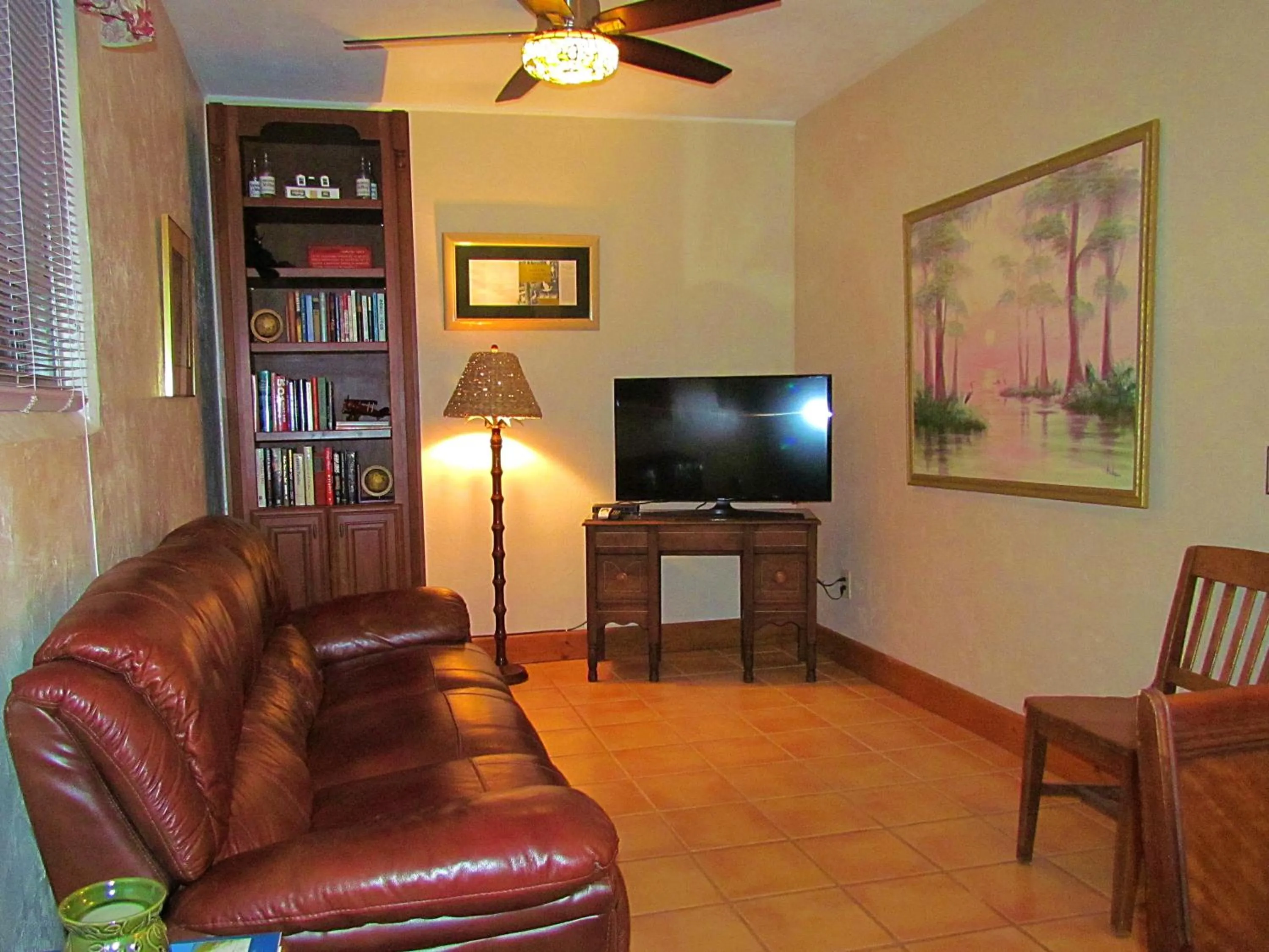 Living room in The Yearling Cabins