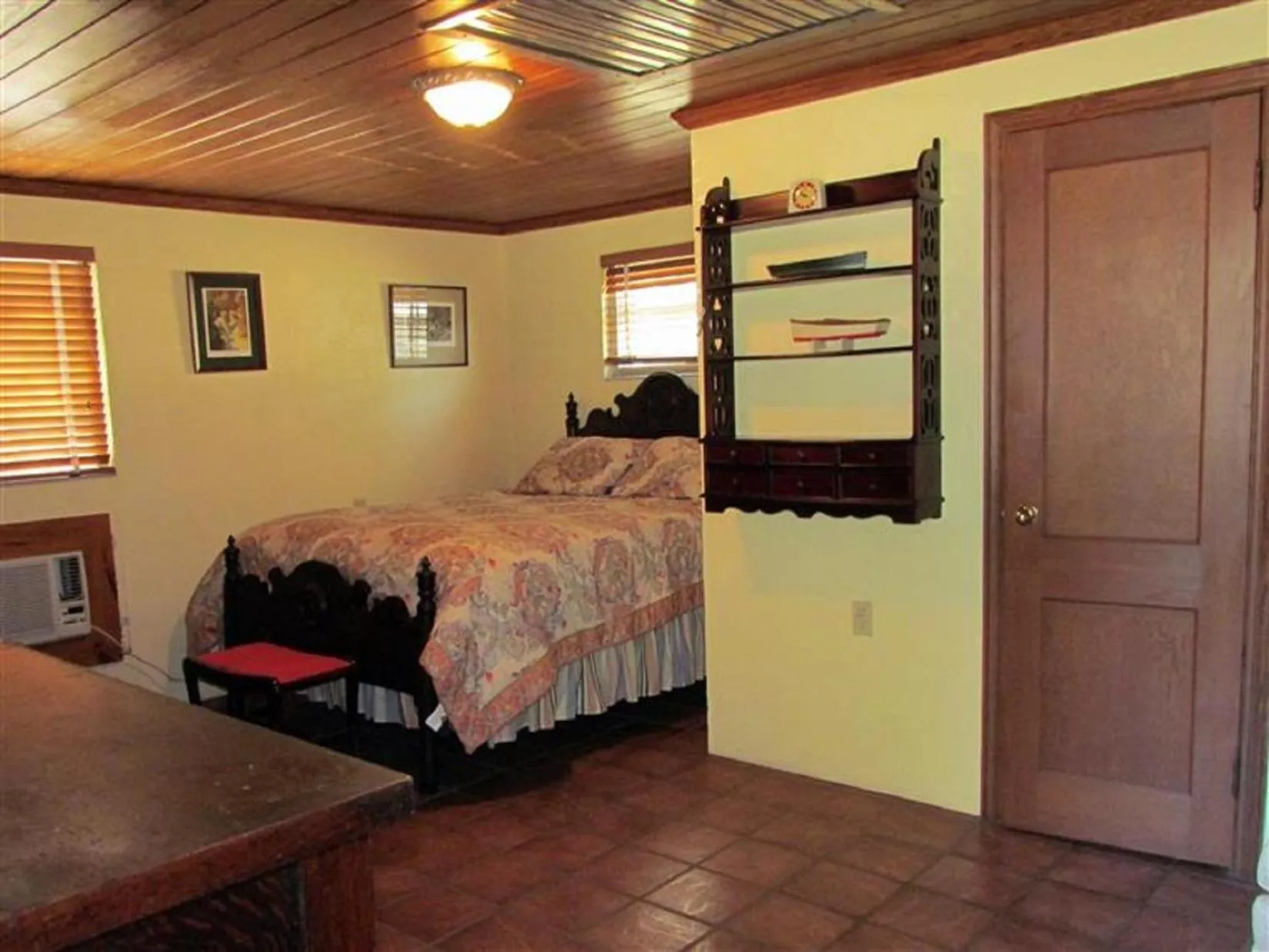Bed in The Yearling Cabins