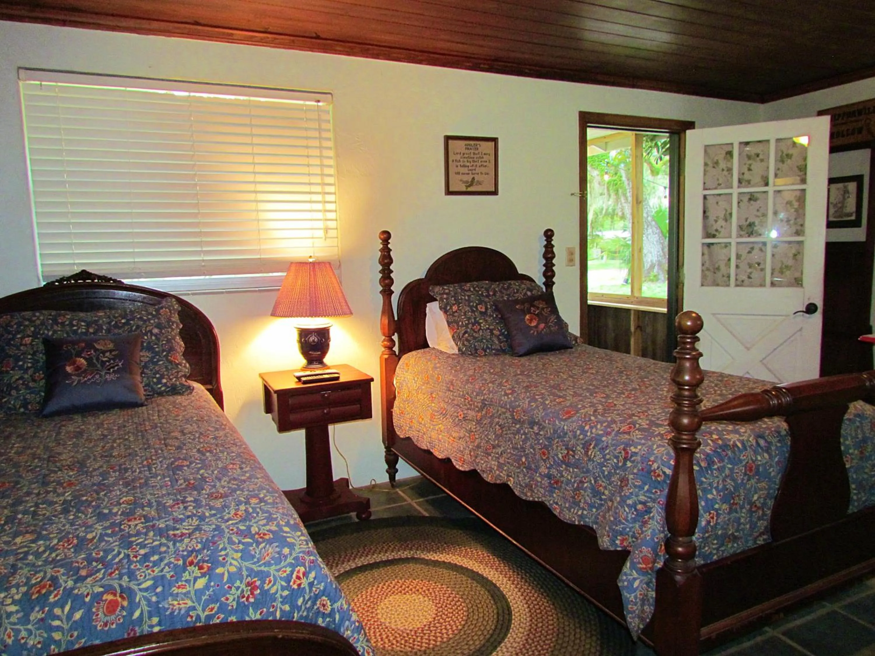 Bed in The Yearling Cabins