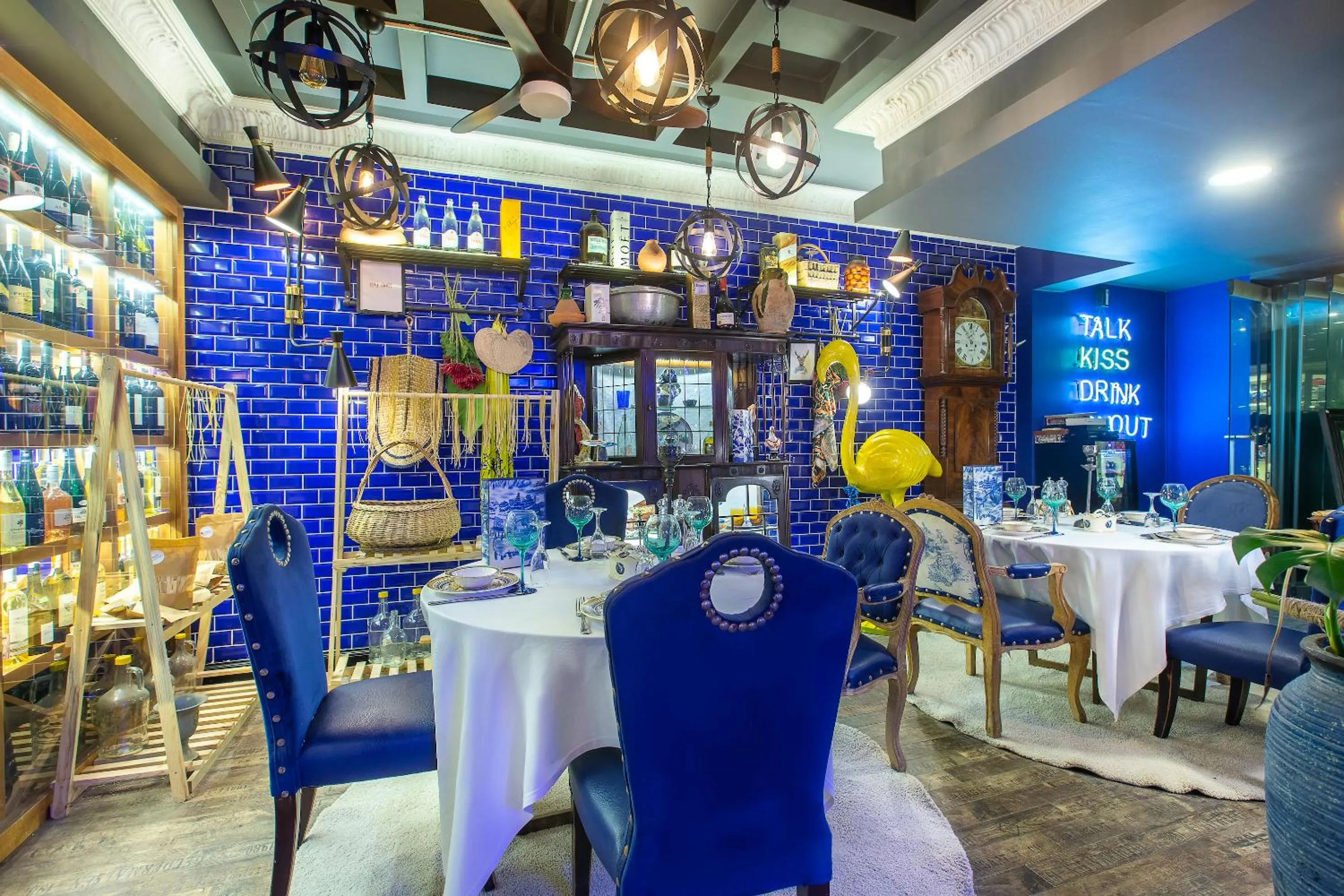 Restaurant/places to eat in Anjeliq House Boutique Hotel