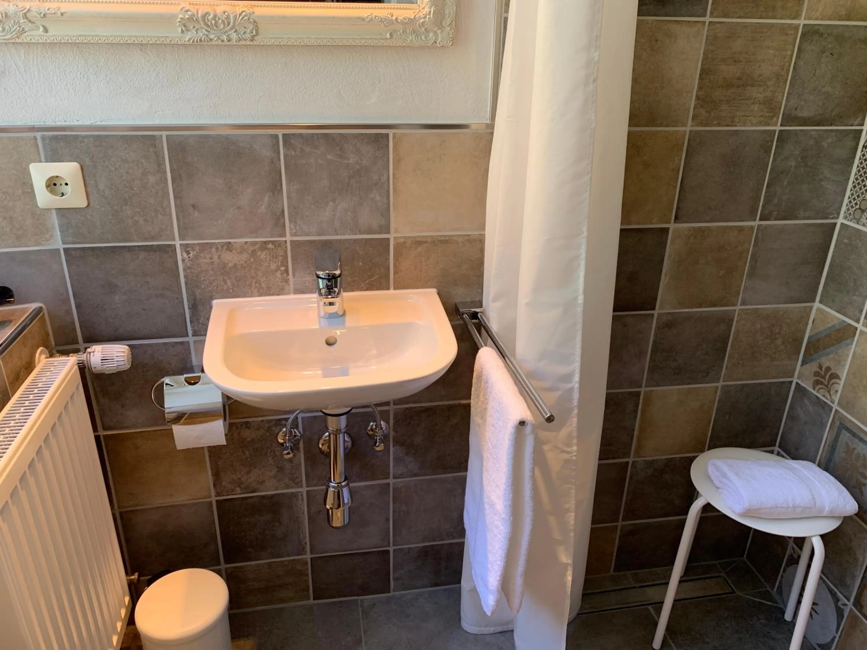 Bathroom in Moselland Hotel im Enderttal Zum Onkel Willi