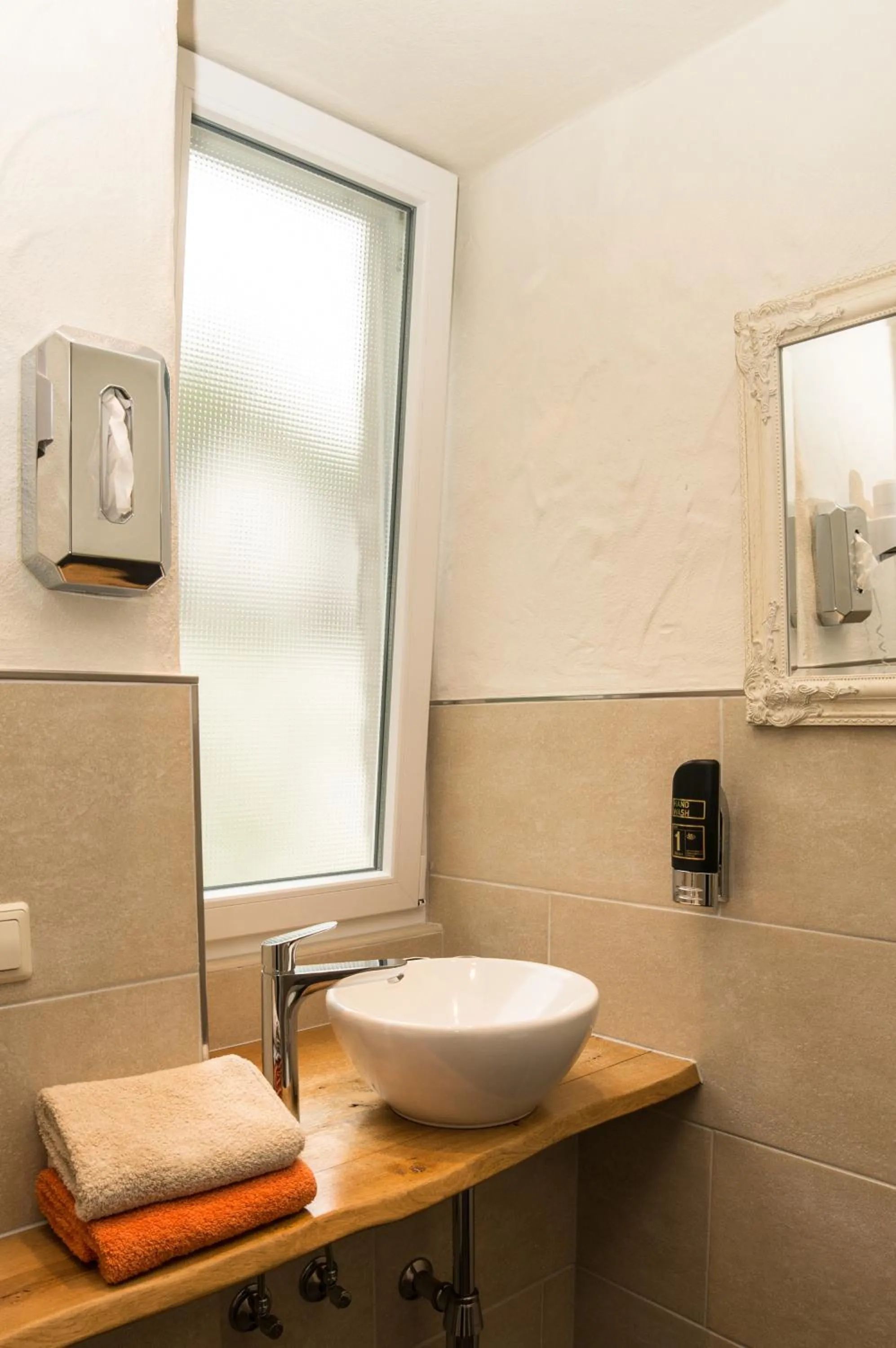 Photo of the whole room in Moselland Hotel im Enderttal Zum Onkel Willi