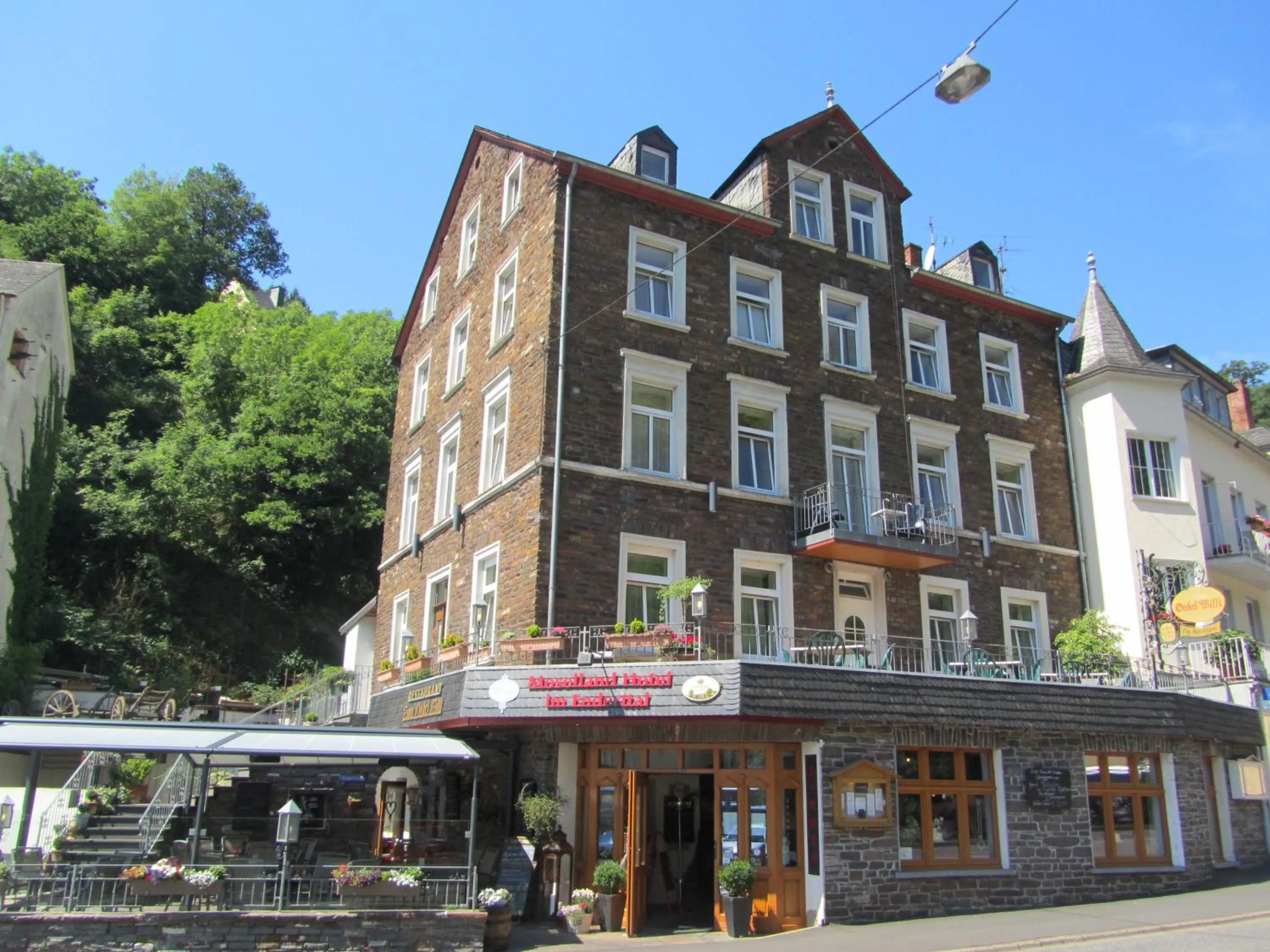 Property building in Moselland Hotel im Enderttal Zum Onkel Willi