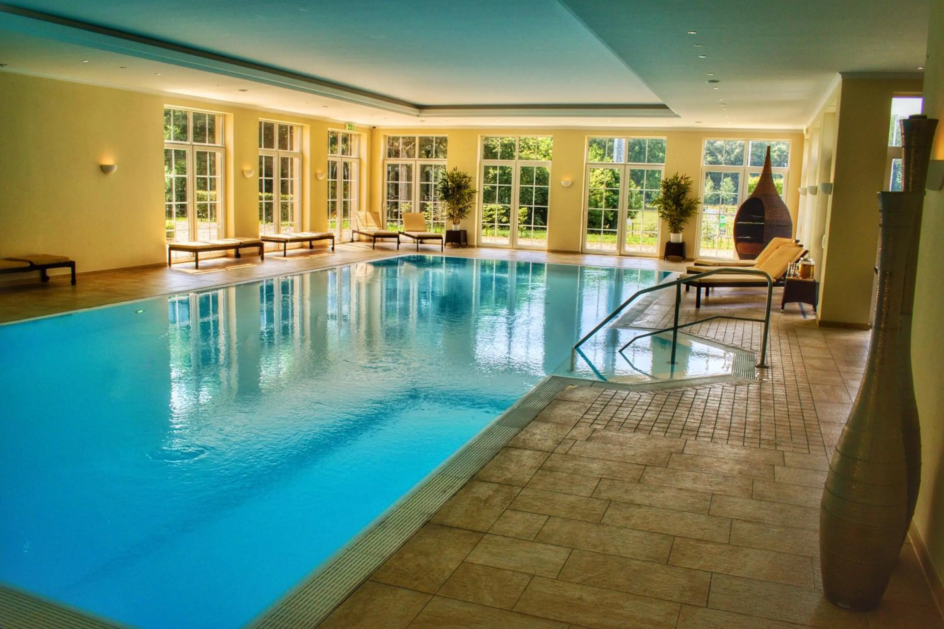 Swimming pool in Parkhotel Surenburg