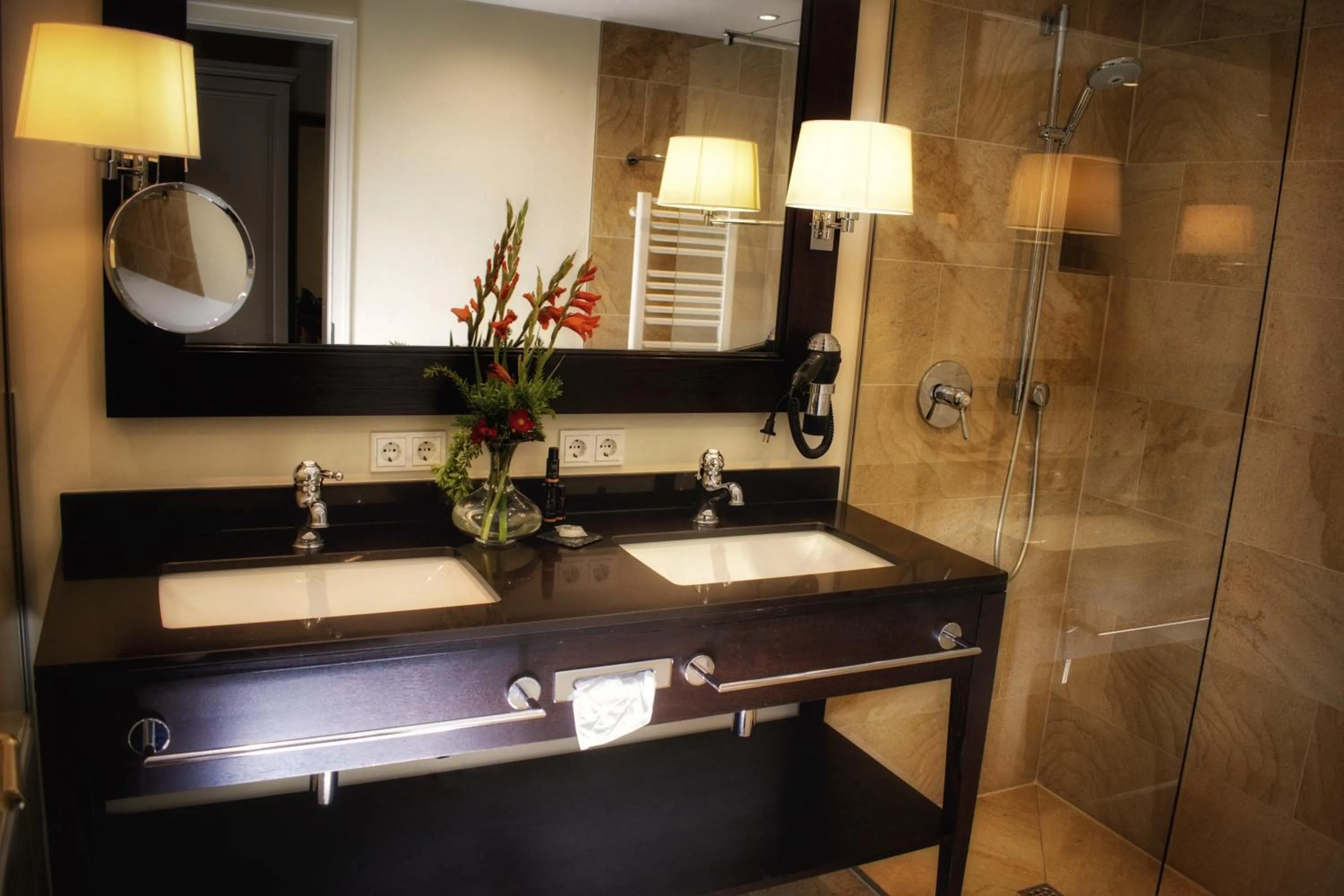 Bathroom in Parkhotel Surenburg