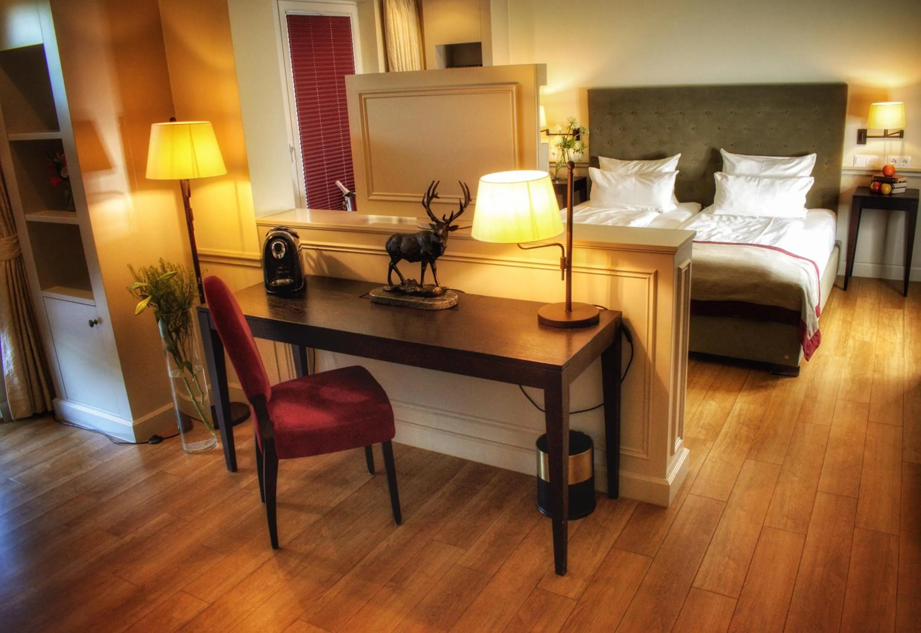 Bed in Parkhotel Surenburg