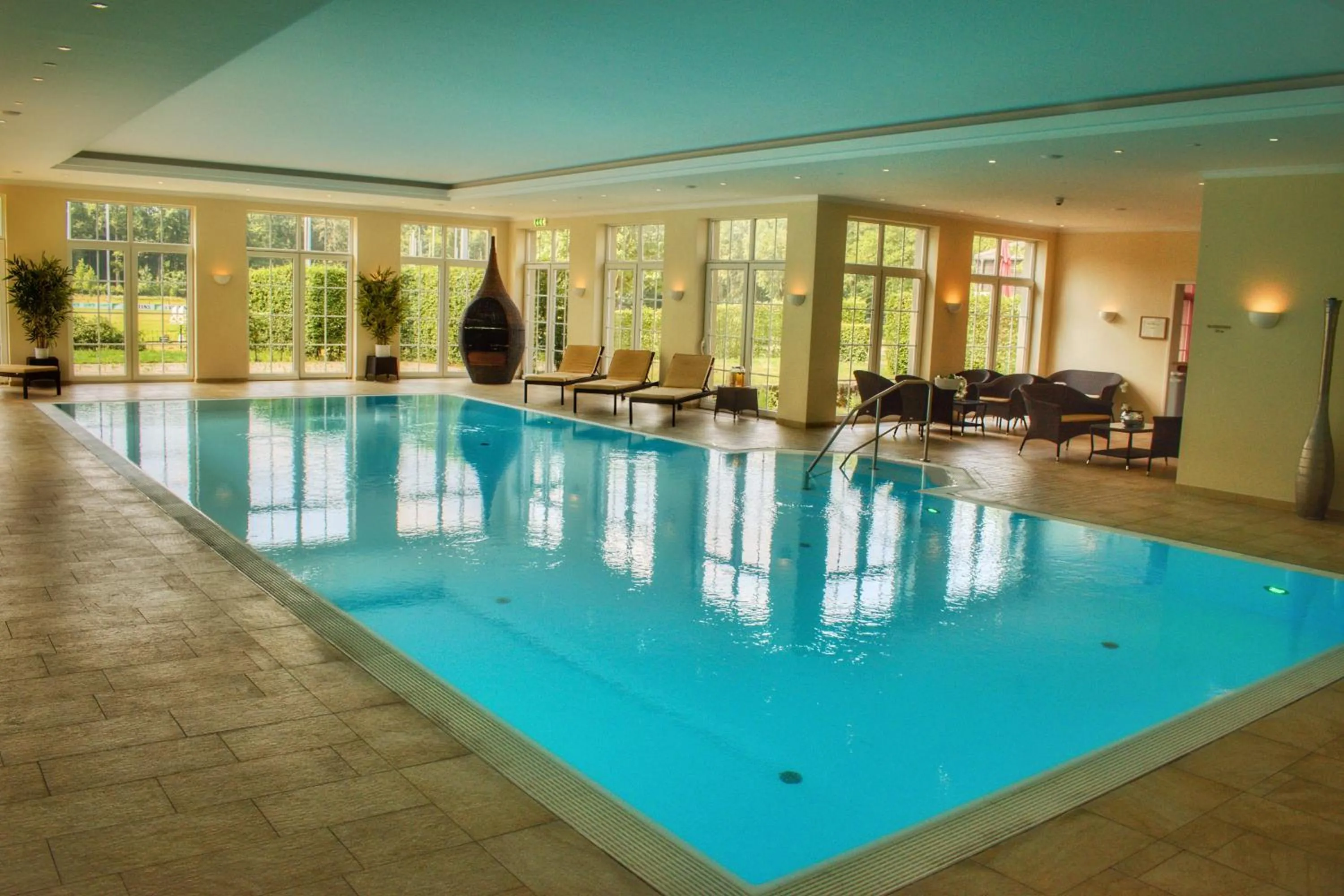 Swimming pool in Parkhotel Surenburg