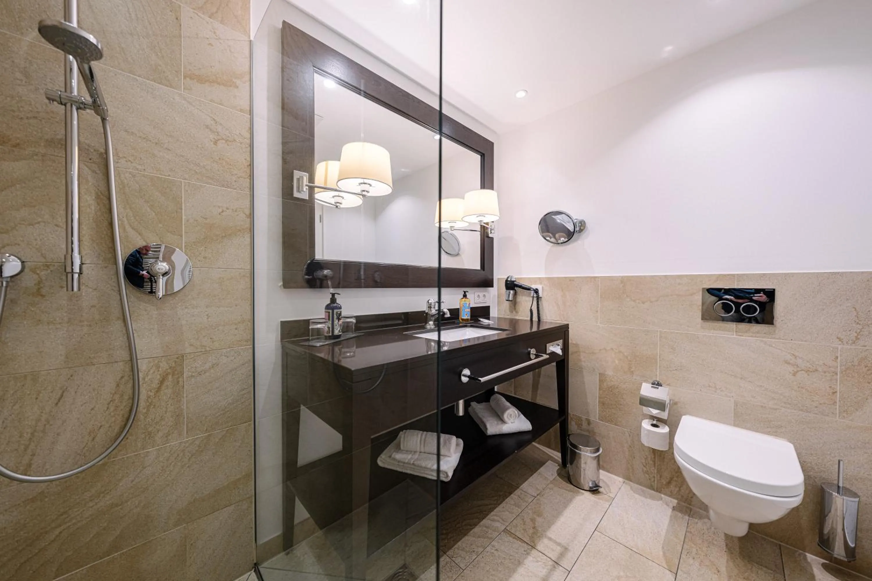 Toilet in Parkhotel Surenburg