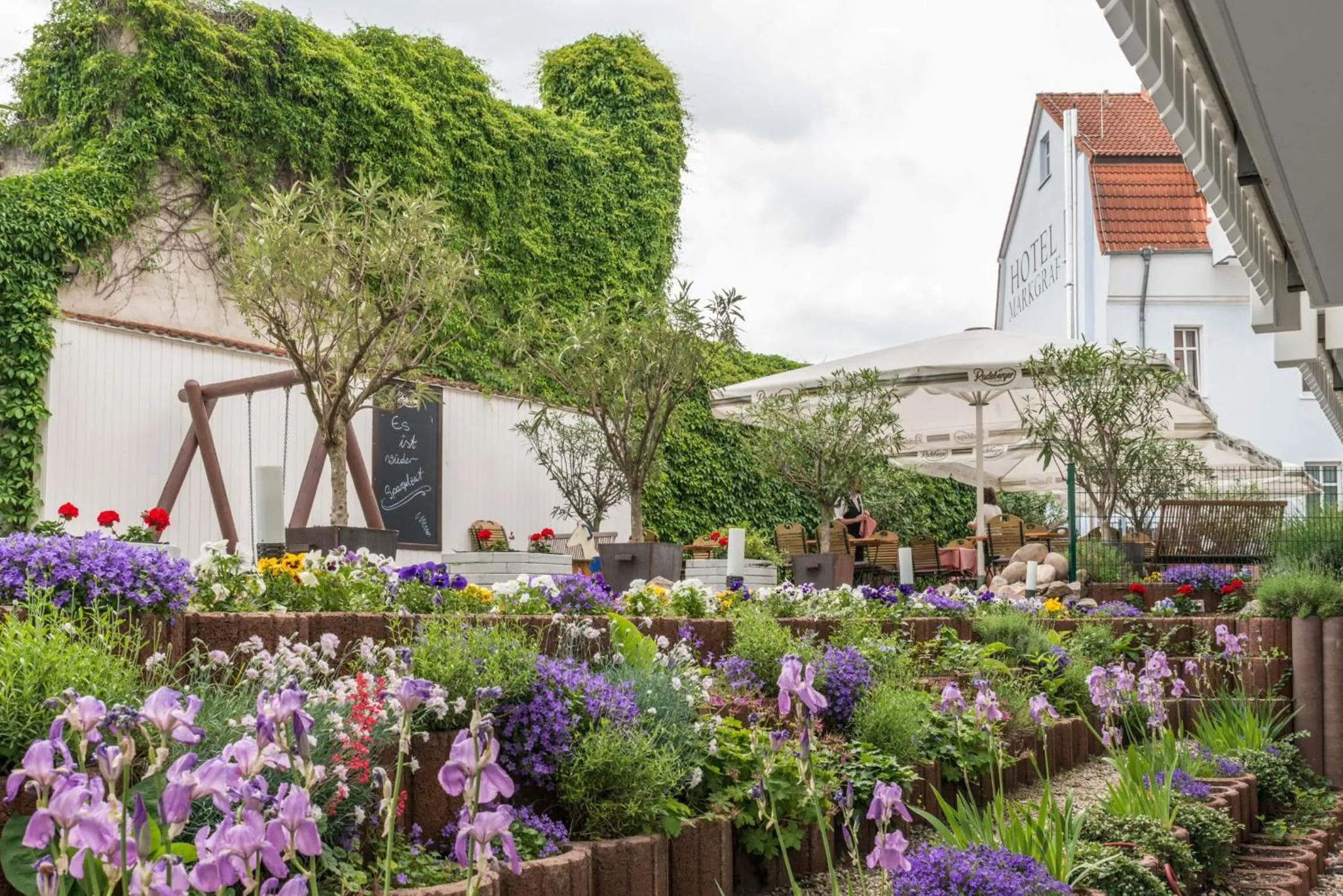 Restaurant/places to eat in Hotel Markgraf