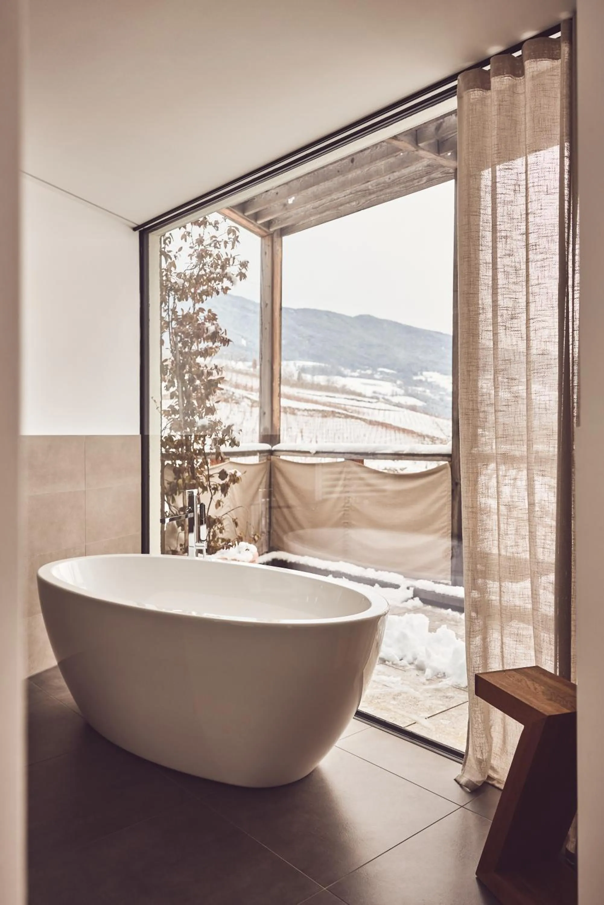 Bath in Haller Suites & Restaurant