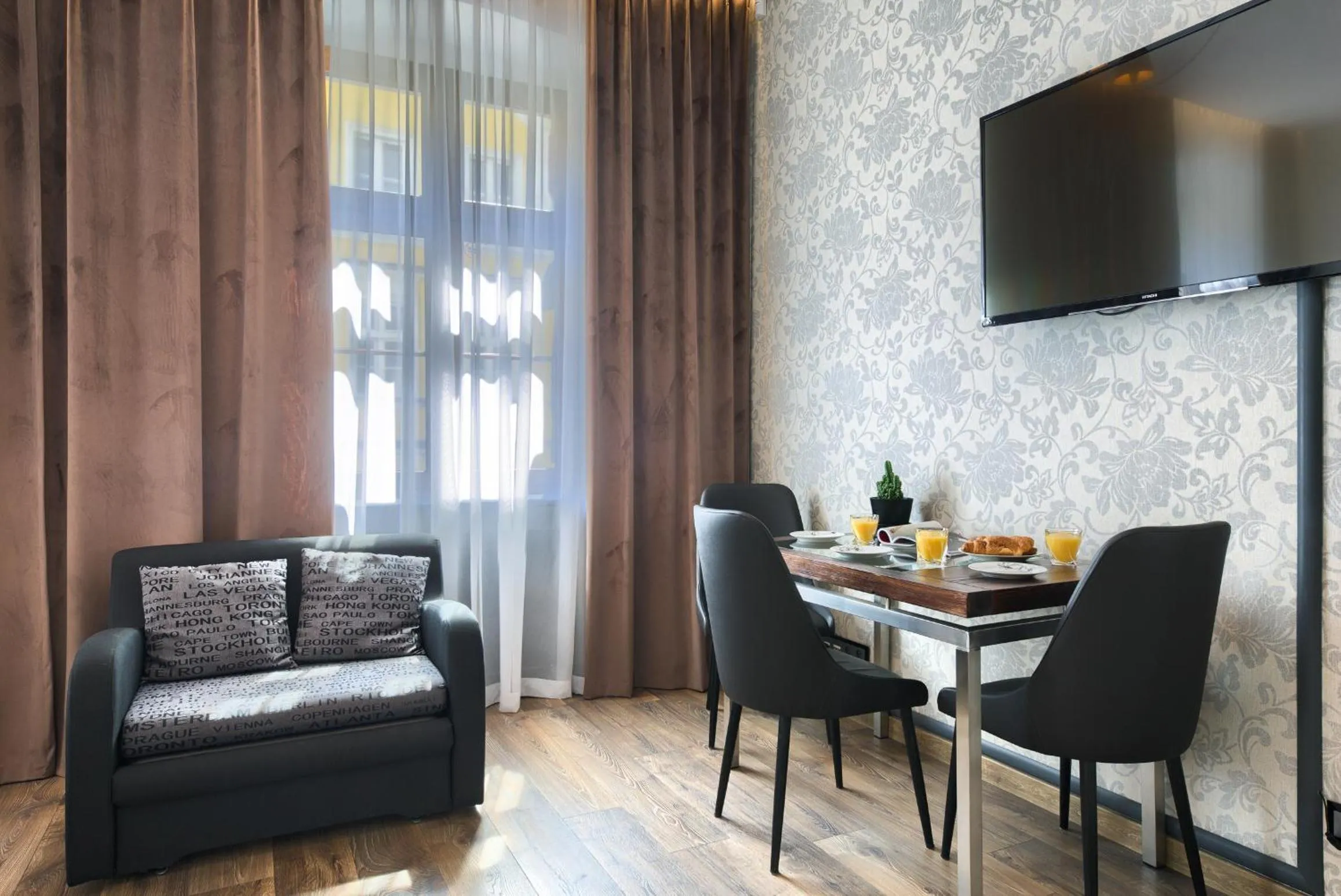 TV and multimedia in Aparthotel New Lux