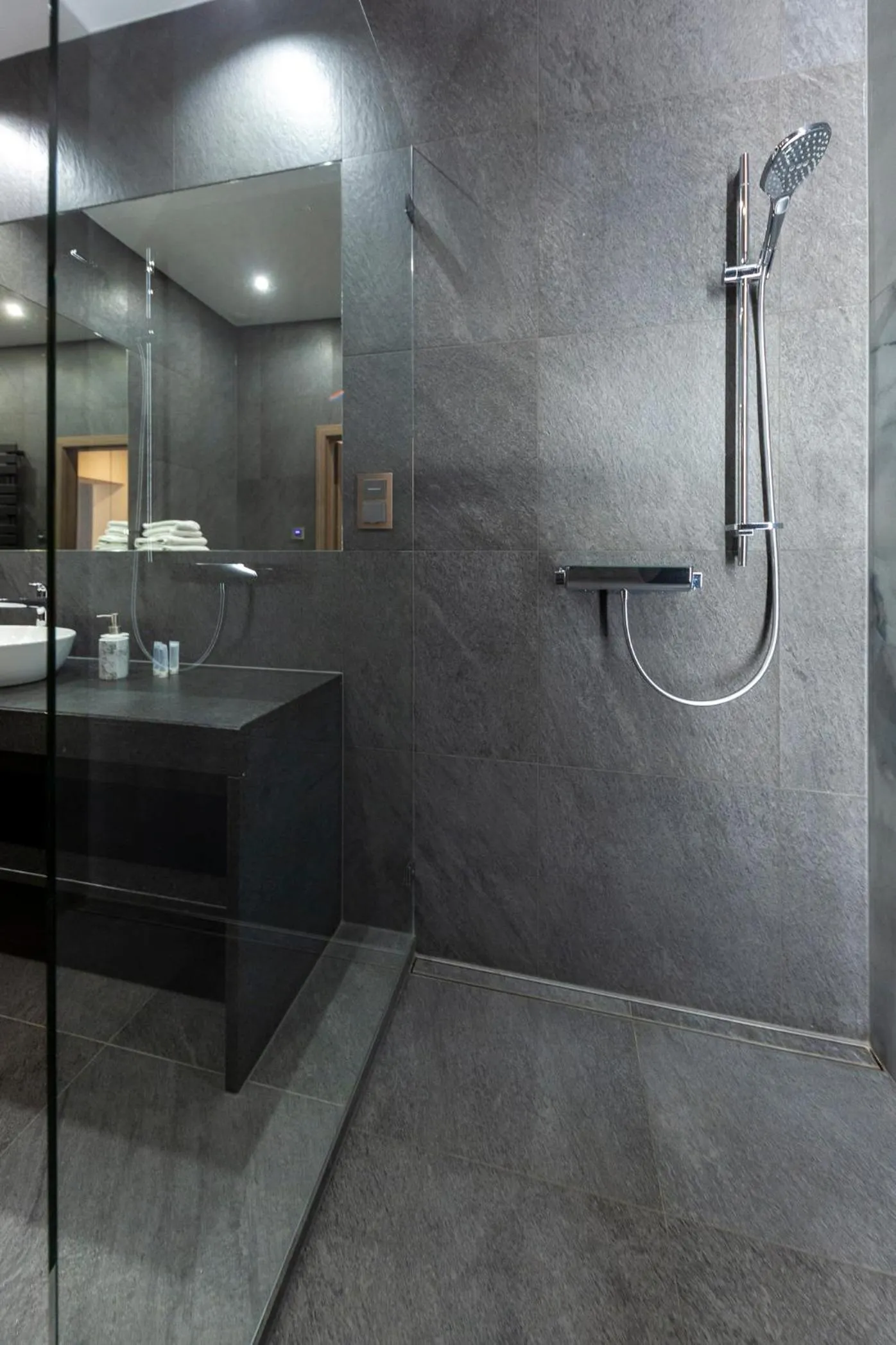 Shower in Aparthotel New Lux