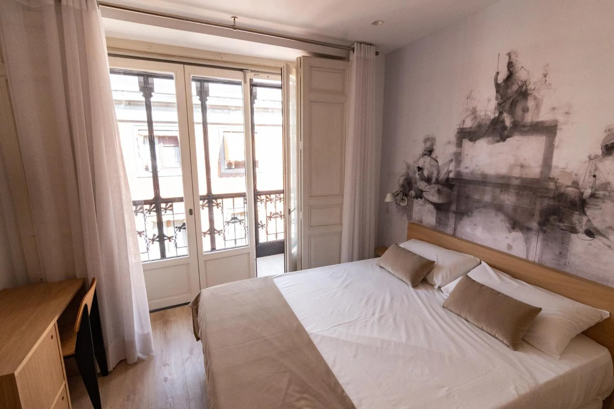 Bedroom, Bed in Plaza Mayor Suites & Apartments