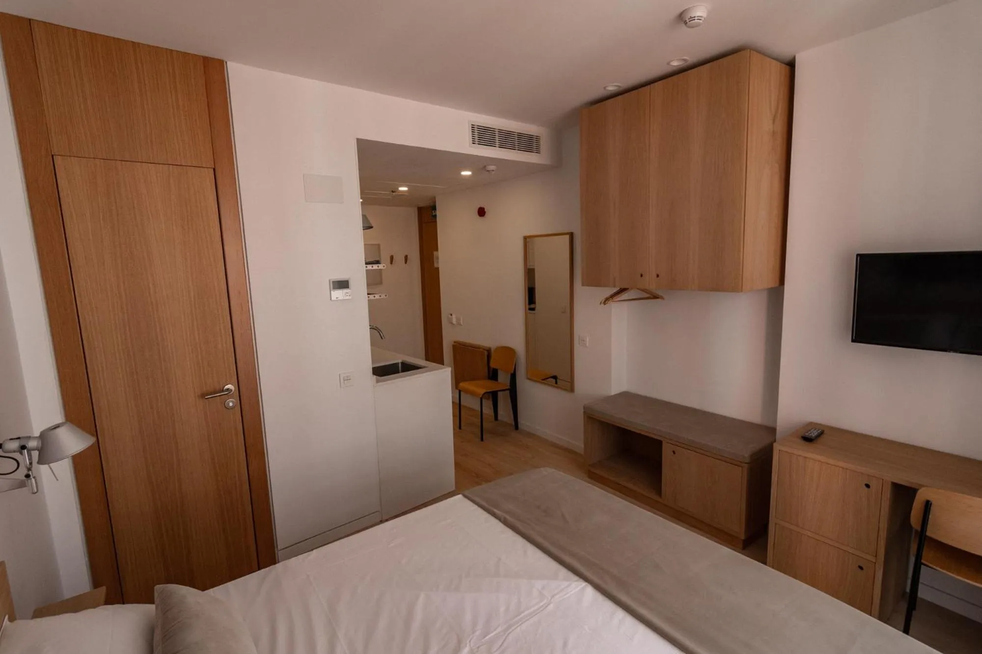 Living room, Bed in Plaza Mayor Suites & Apartments