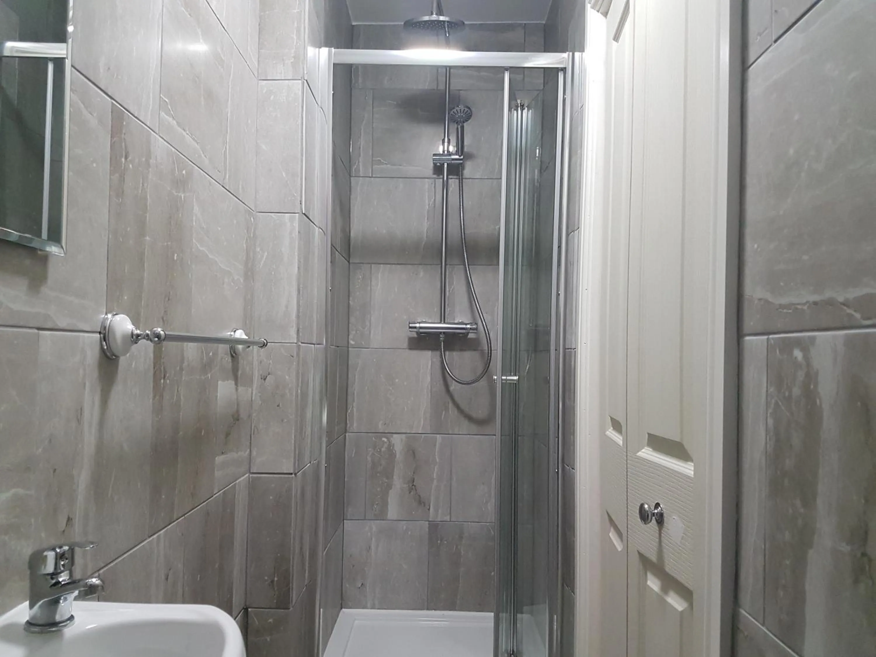 Shower in The Craigside