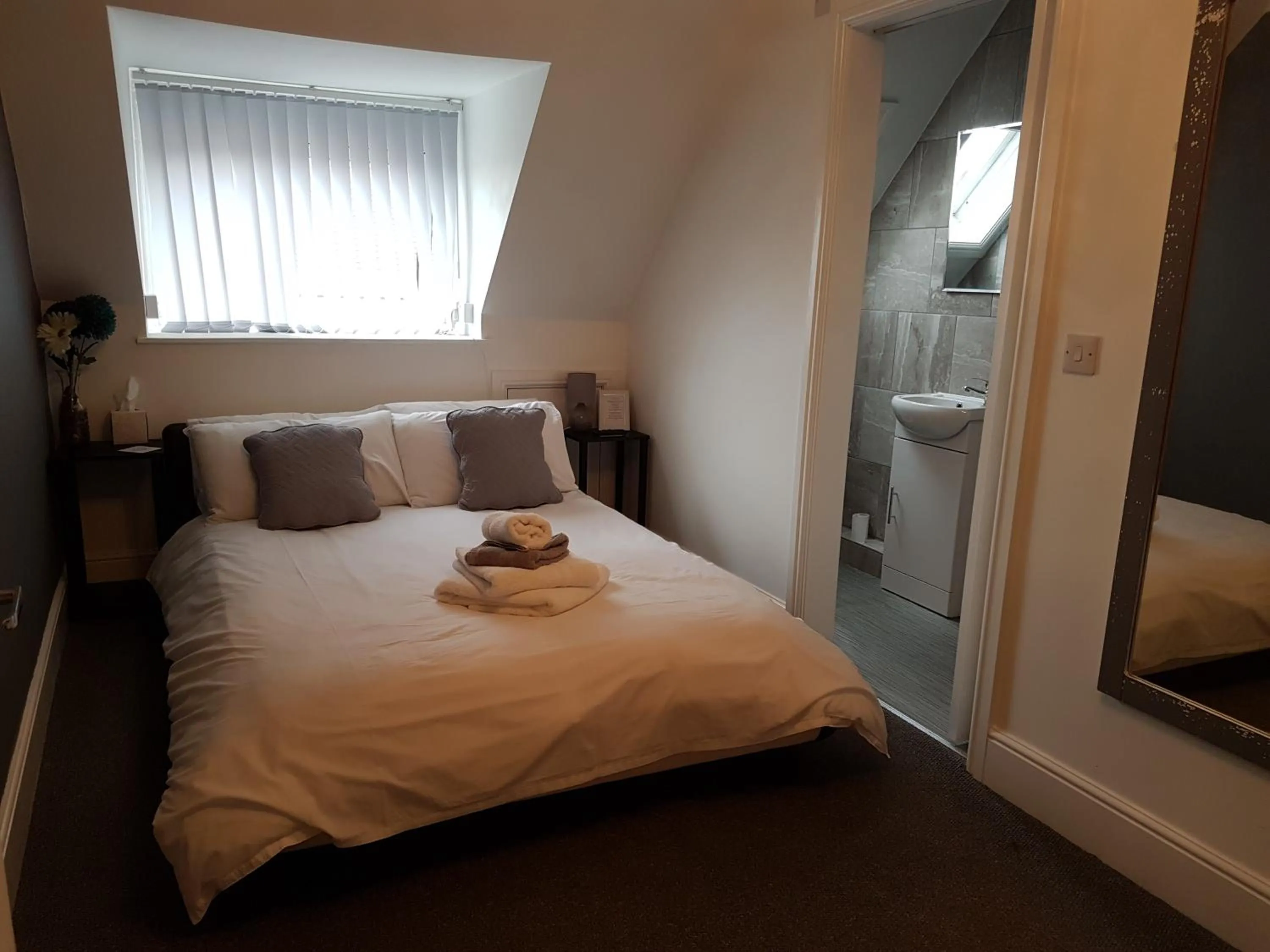 Bedroom, Bed in The Craigside