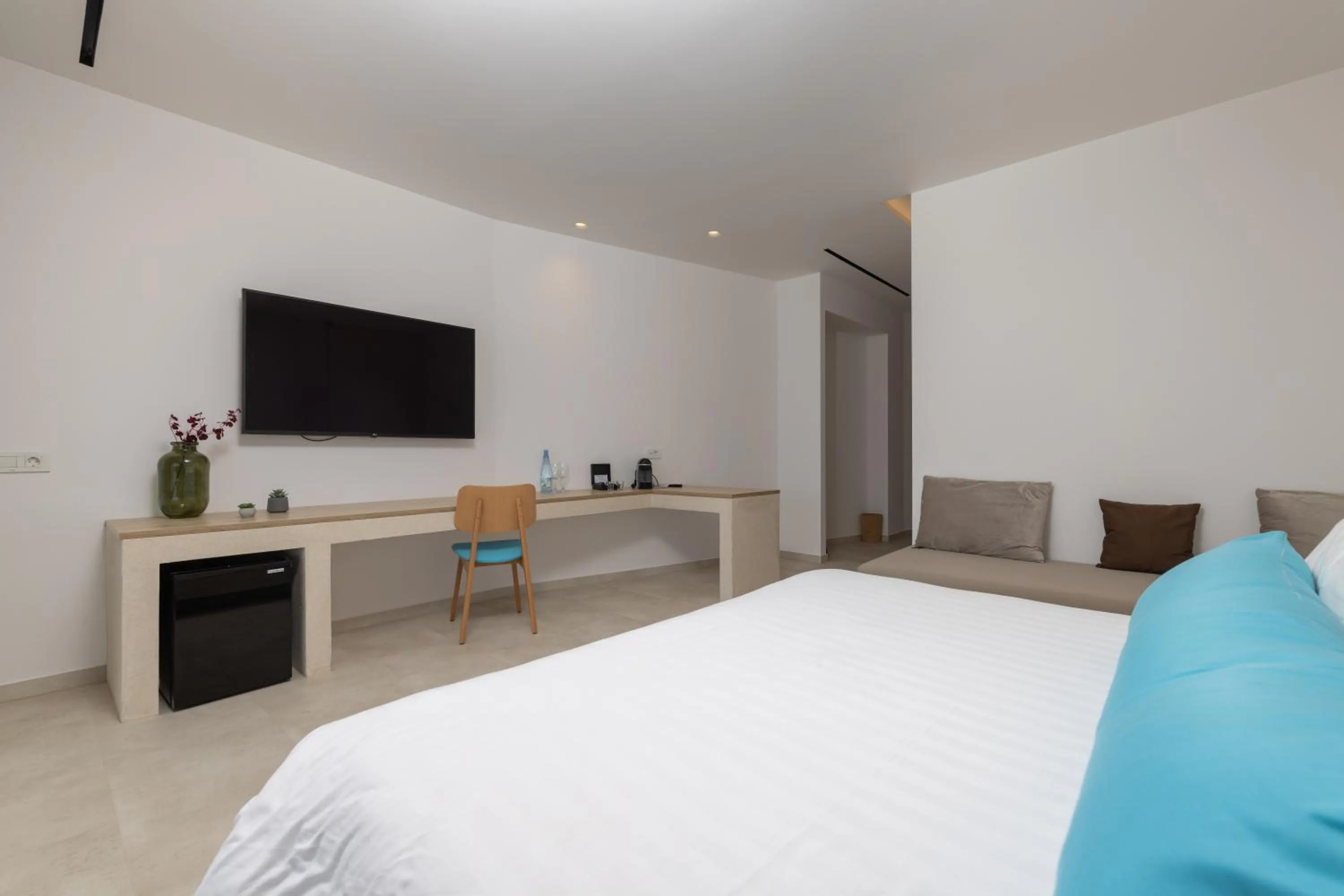 Photo of the whole room, Bed in Tsamis Zante Suites