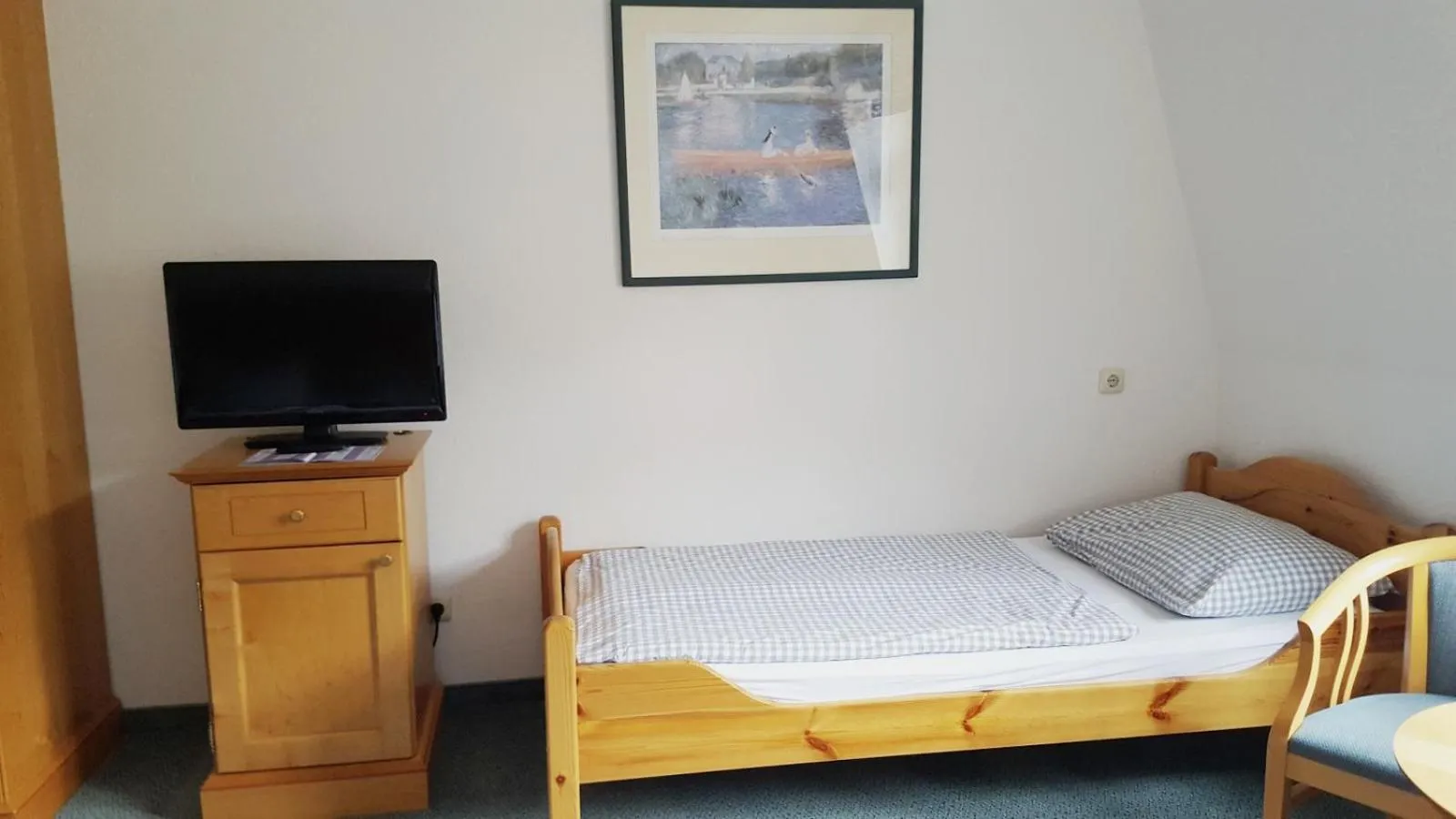 Photo of the whole room, Bed in Meeressterne Hotel Idyll Am Wolgastsee