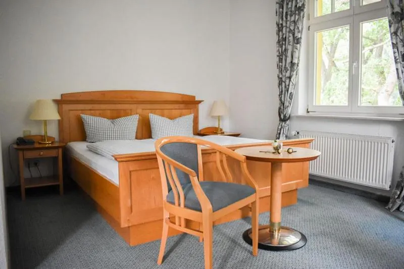 Photo of the whole room, Bed in Meeressterne Hotel Idyll Am Wolgastsee